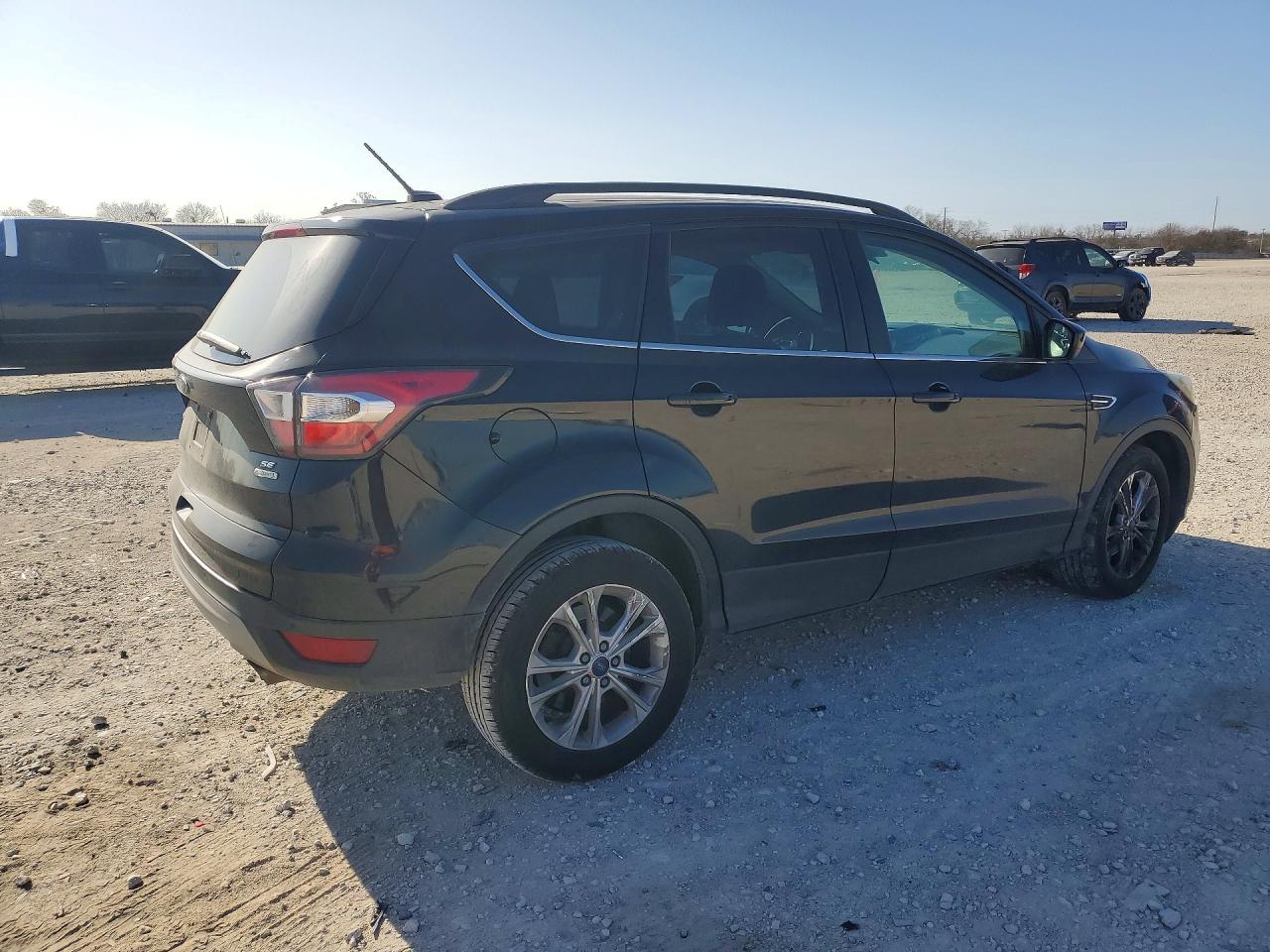 2017 FORD ESCAPE SE photo 3