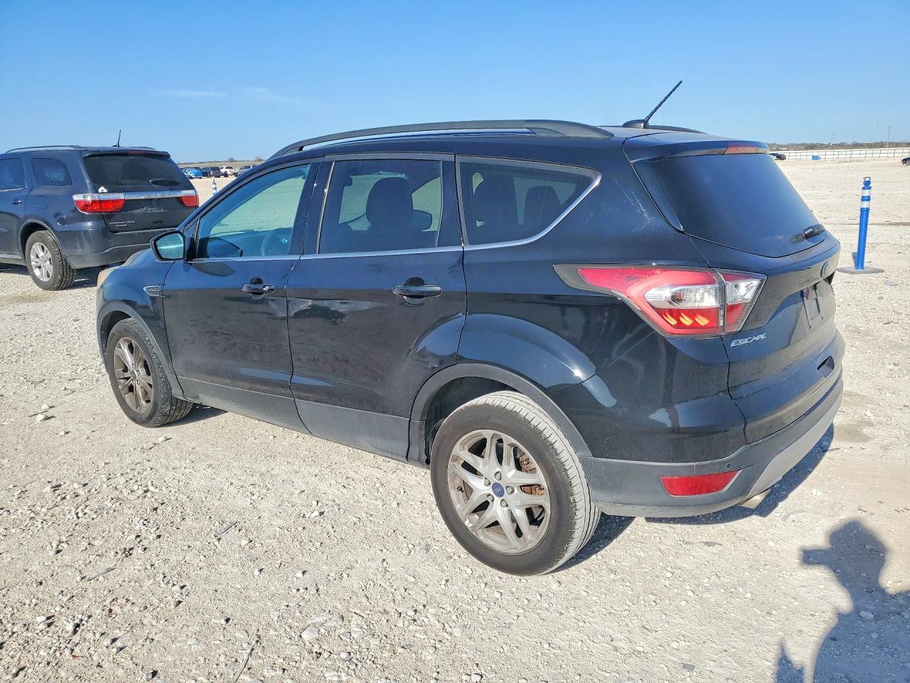 2017 FORD ESCAPE SE photo 2