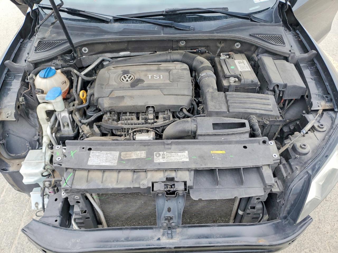 2015 VOLKSWAGEN PASSAT SE photo 31