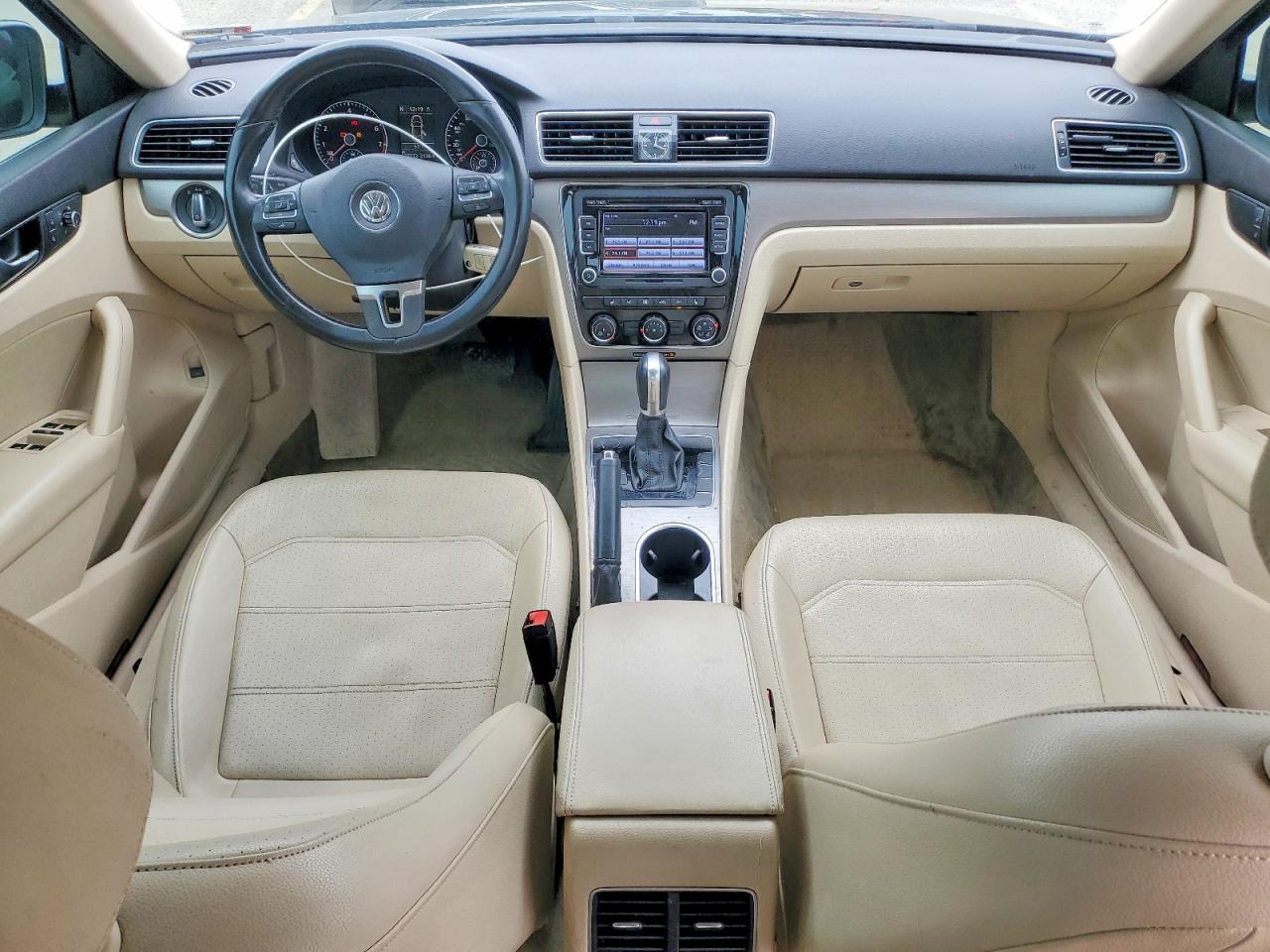 2015 VOLKSWAGEN PASSAT SE photo 22