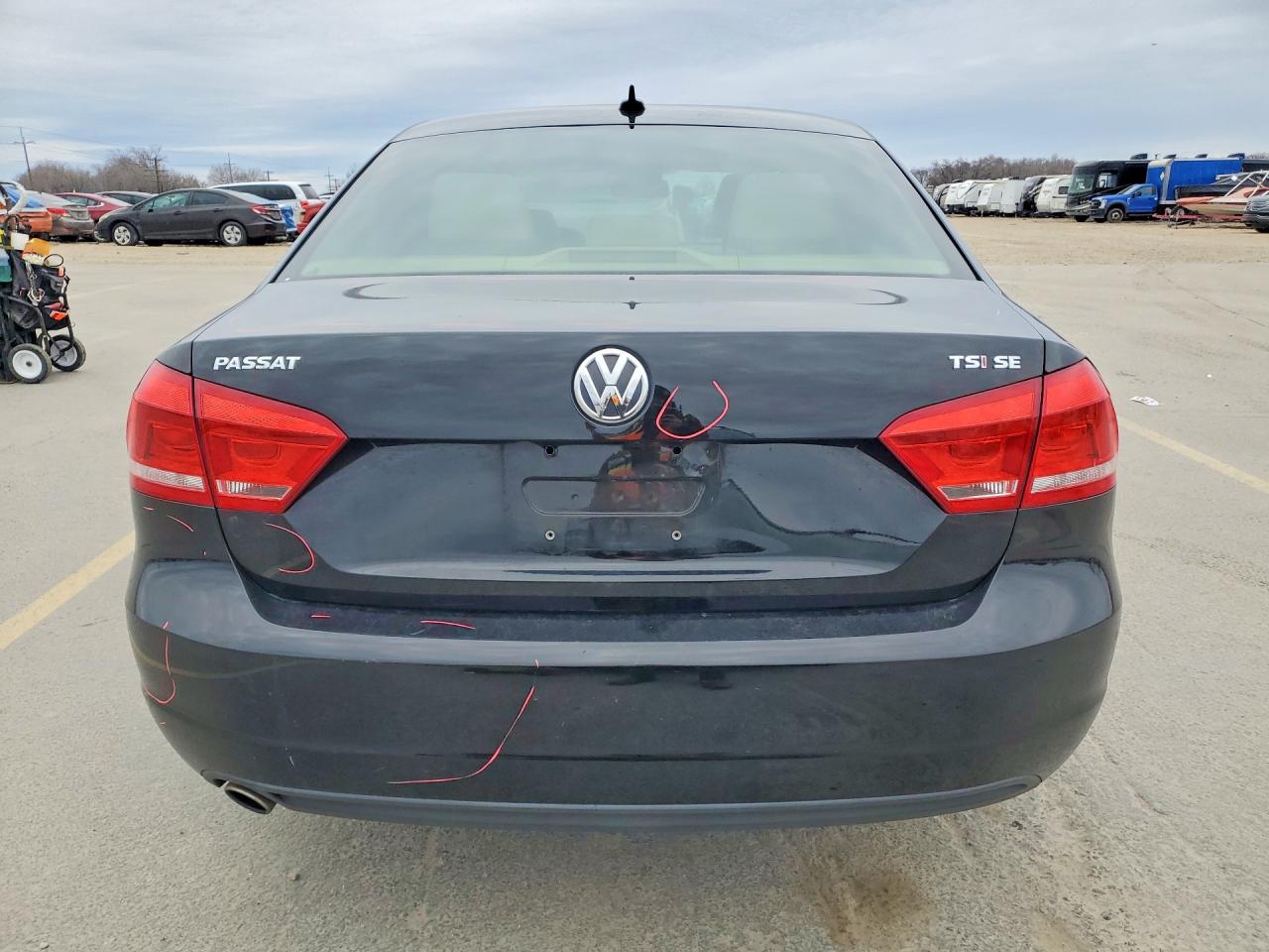 2015 VOLKSWAGEN PASSAT SE photo 16