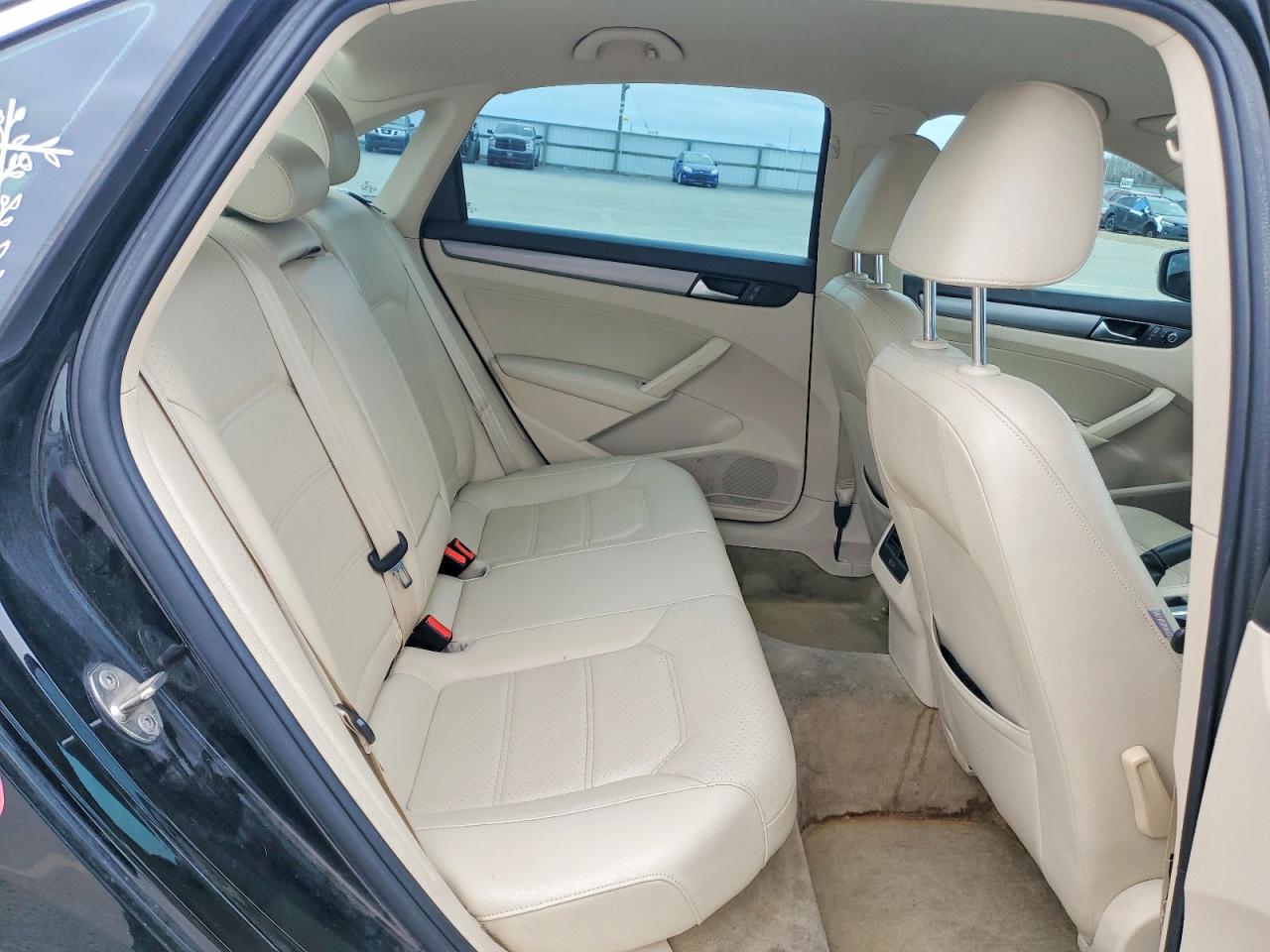 2015 VOLKSWAGEN PASSAT SE photo 28