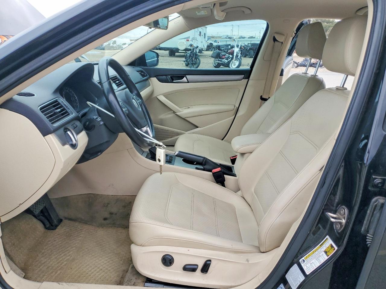 2015 VOLKSWAGEN PASSAT SE photo 19