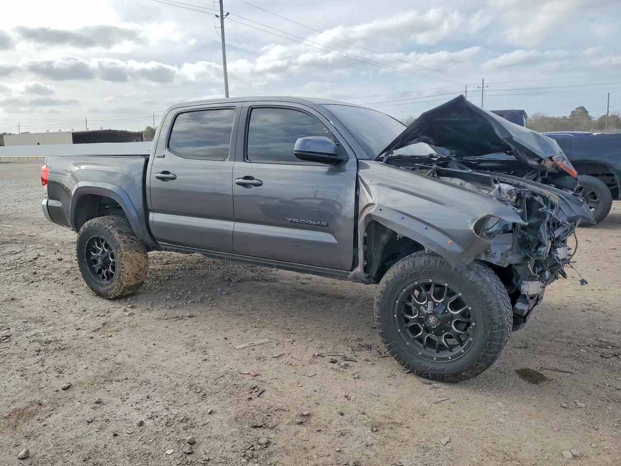 2017 TOYOTA TACOMA DOUBLE CAB photo 4