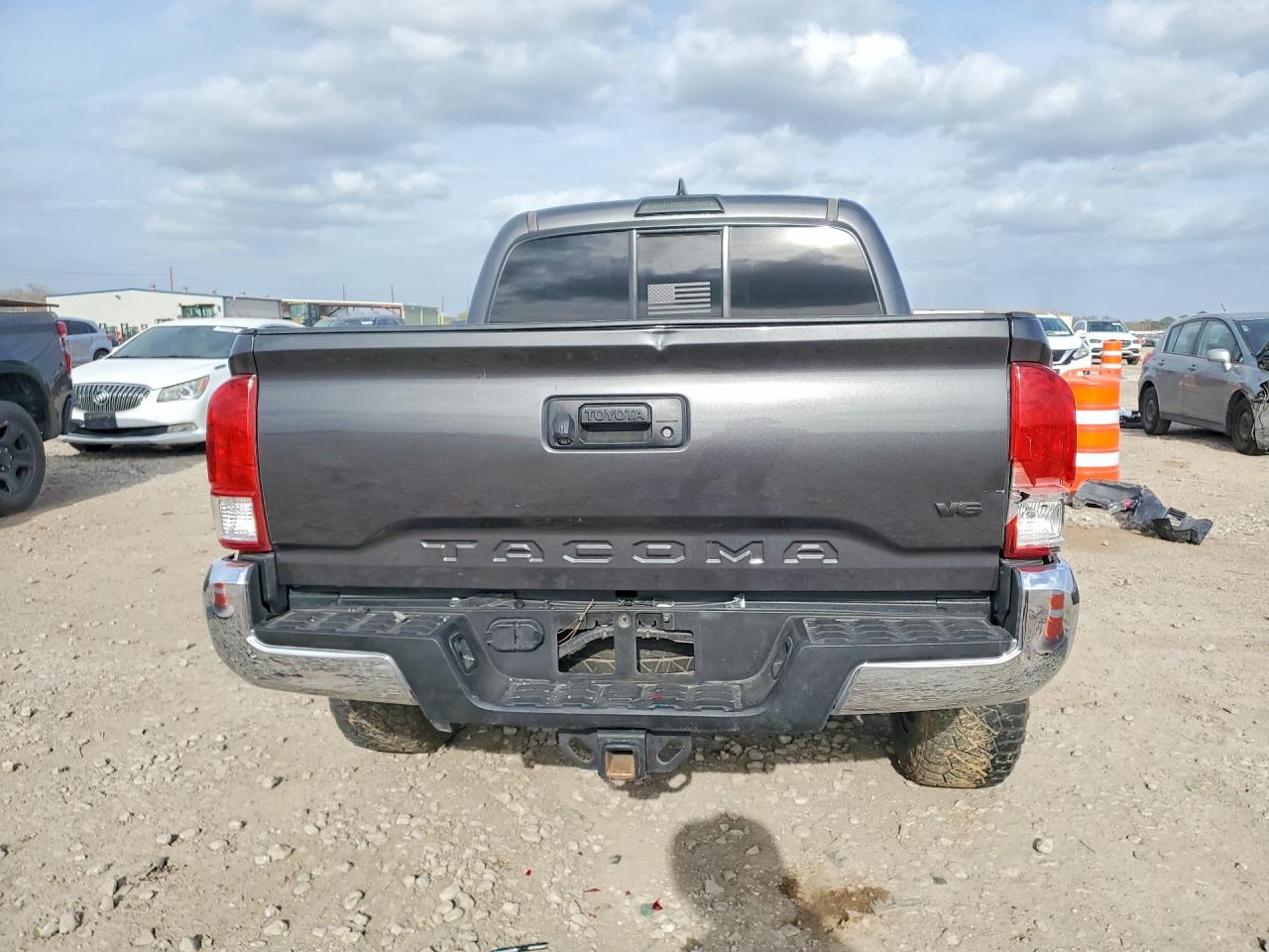 2017 TOYOTA TACOMA DOUBLE CAB photo 6