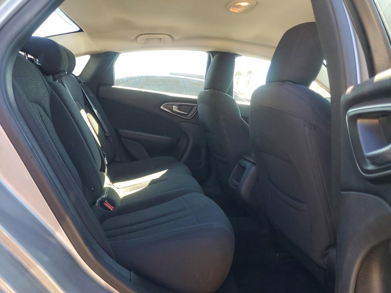 2016 CHRYSLER 200 LIMITED photo 10