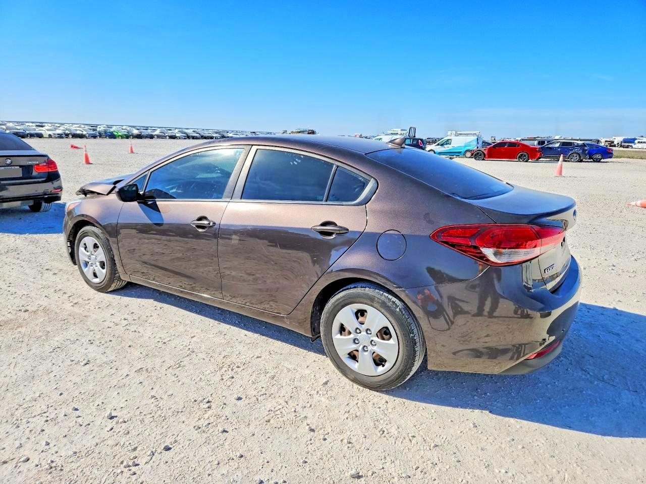 2017 KIA FORTE LX photo 3