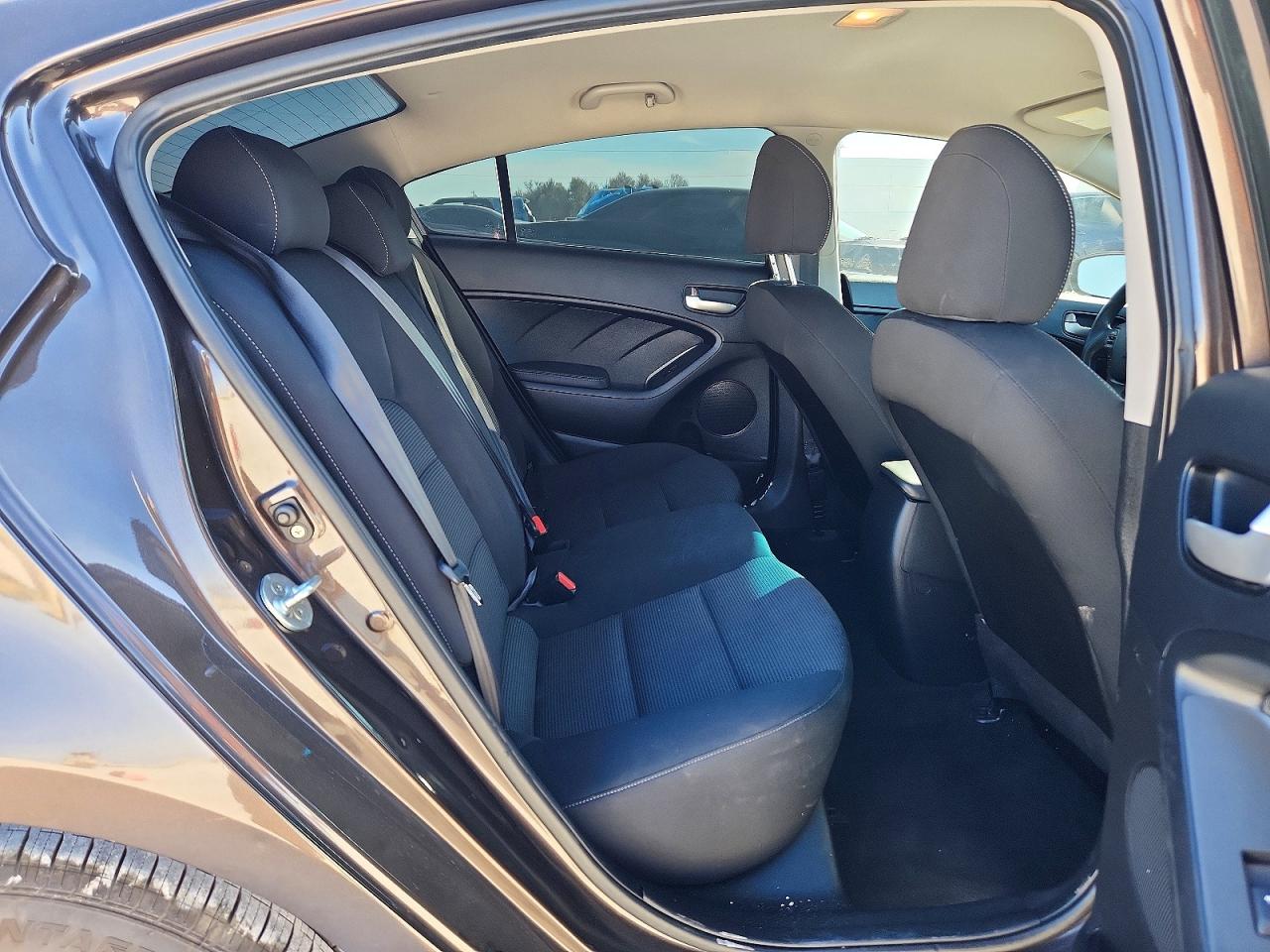 2017 KIA FORTE LX photo 19