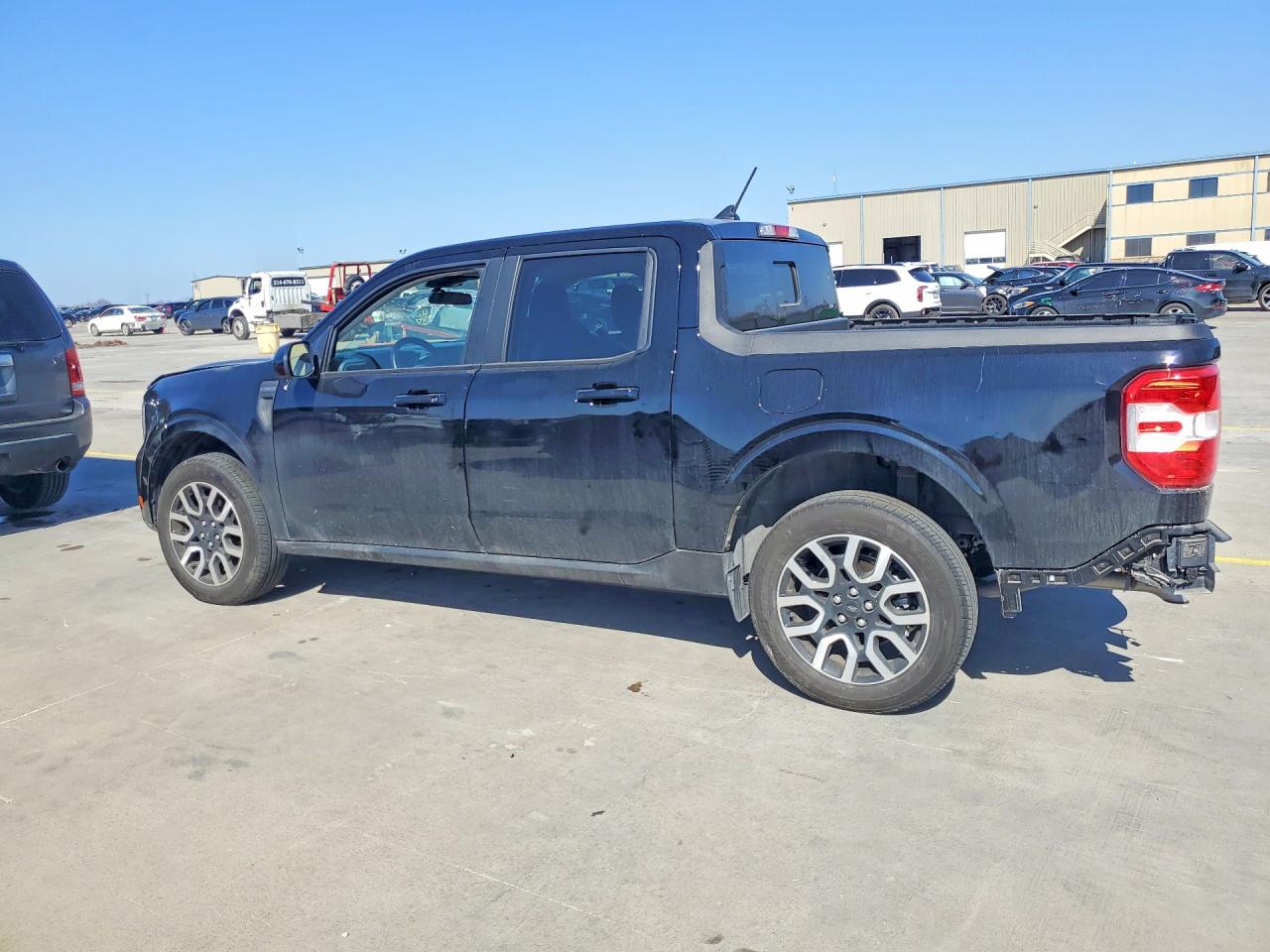 2024 FORD MAVERICK LARIAT photo 2