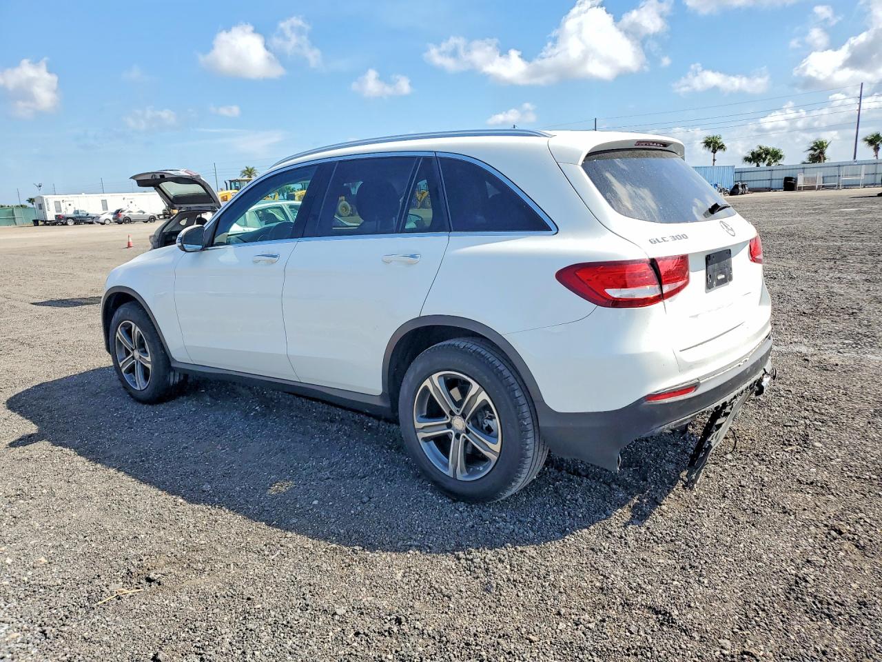 2016 MERCEDES-BENZ GLC 300 4MATIC photo 2