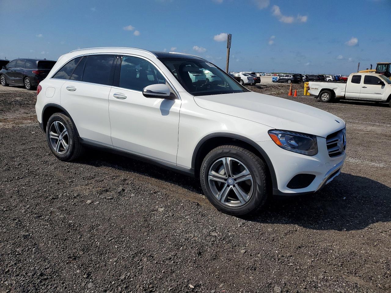 2016 MERCEDES-BENZ GLC 300 4MATIC photo 4