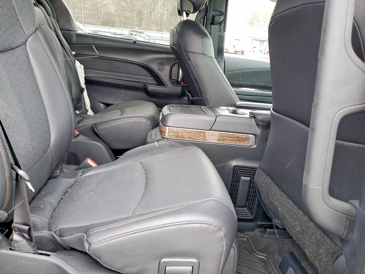2025 TOYOTA SIENNA PLATINUM 7-PASSENGER photo 21