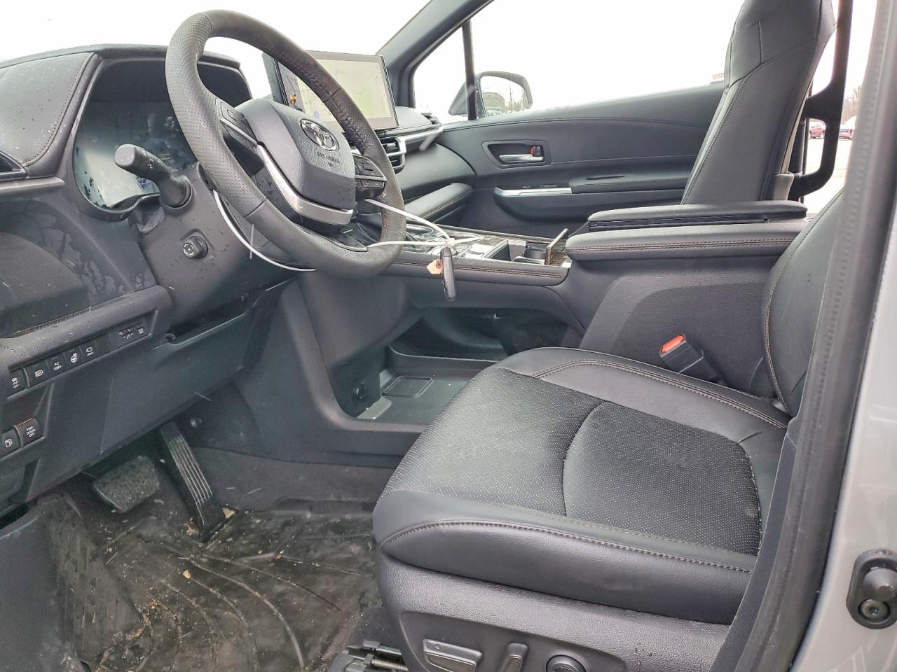 2025 TOYOTA SIENNA PLATINUM 7-PASSENGER photo 13