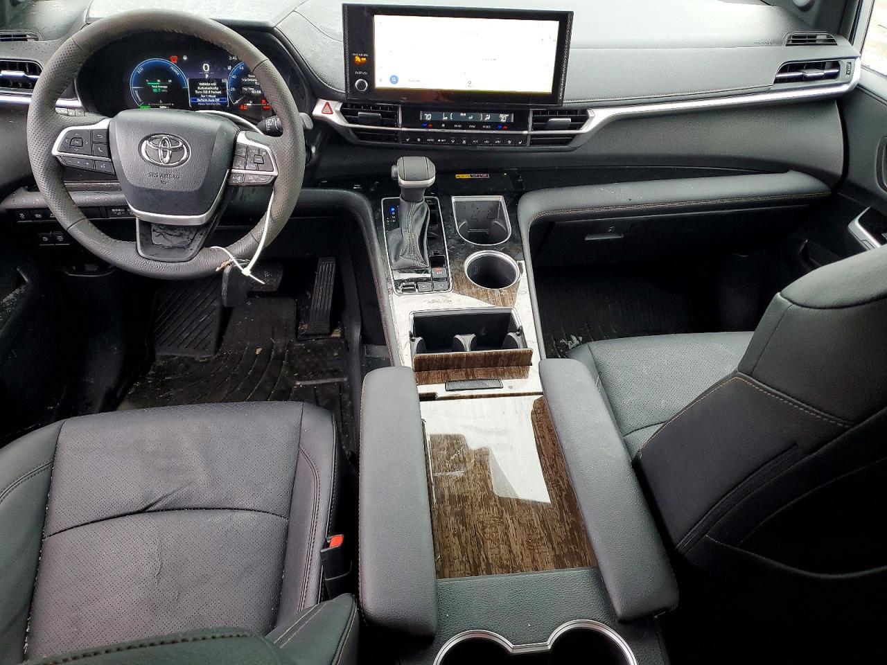 2025 TOYOTA SIENNA PLATINUM 7-PASSENGER photo 15