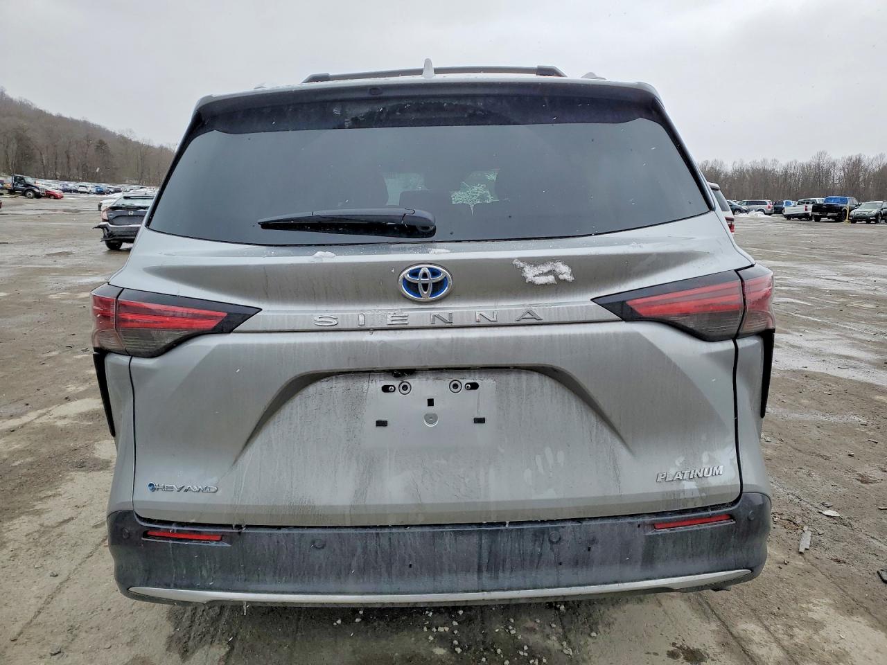 2025 TOYOTA SIENNA PLATINUM 7-PASSENGER photo 11
