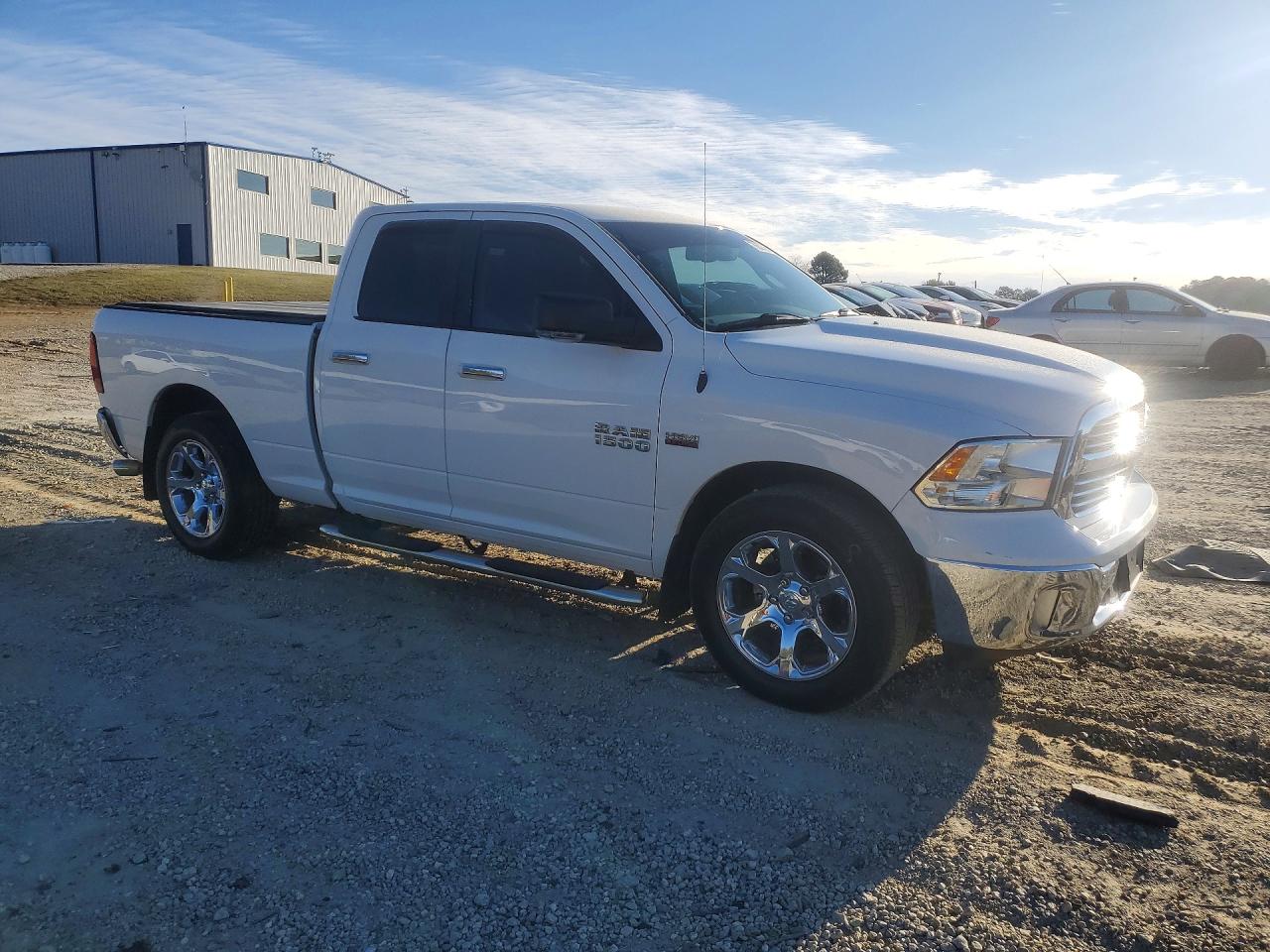 2016 RAM 1500 SLT photo 4