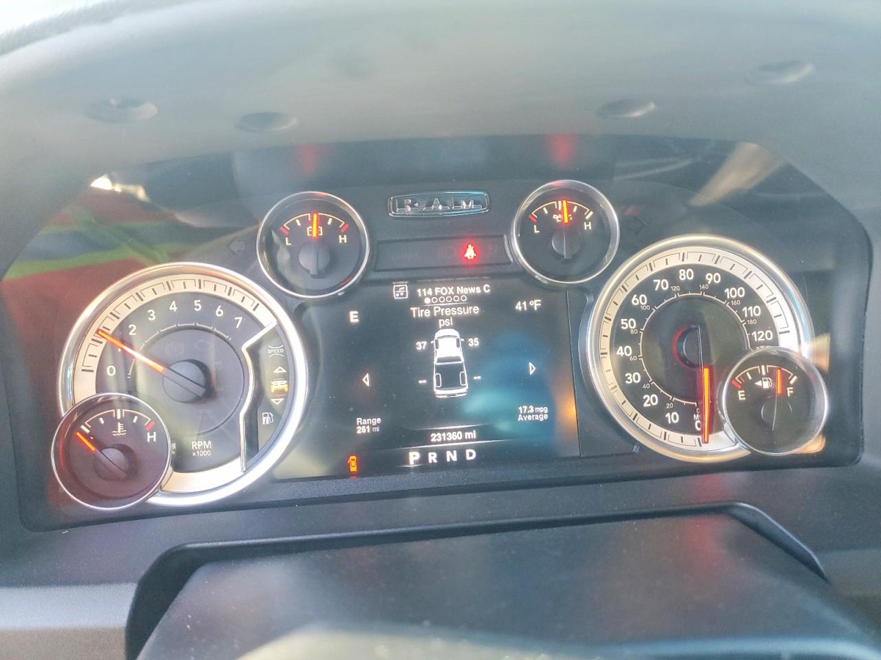 2016 RAM 1500 SLT photo 9