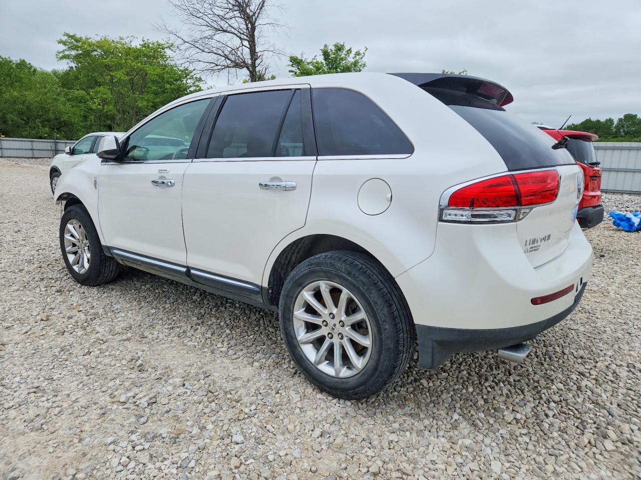 2011 LINCOLN MKX photo 3