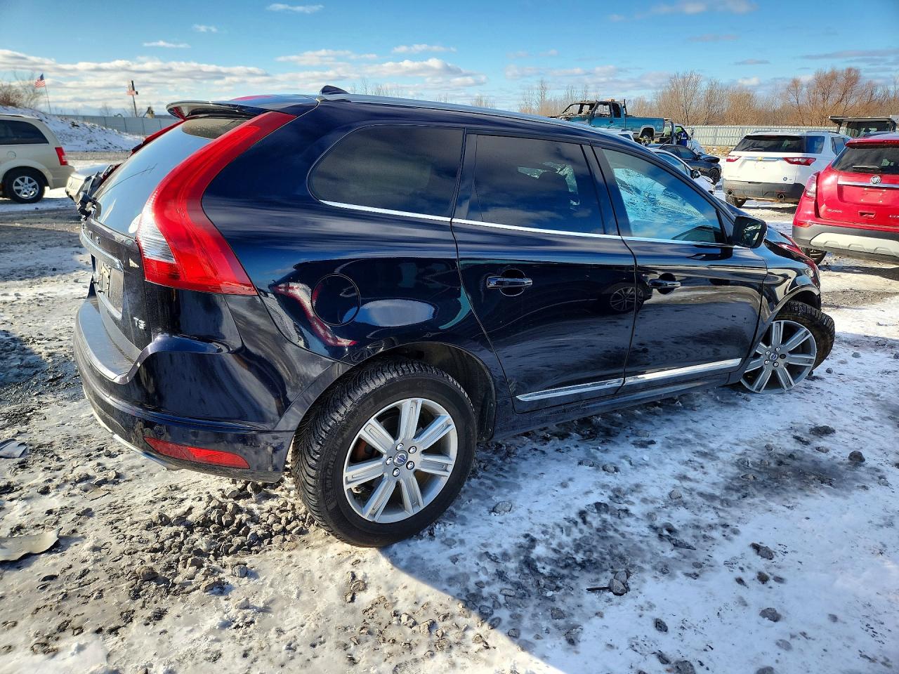 2017 VOLVO XC60 T5 INSCRIPTION photo 3