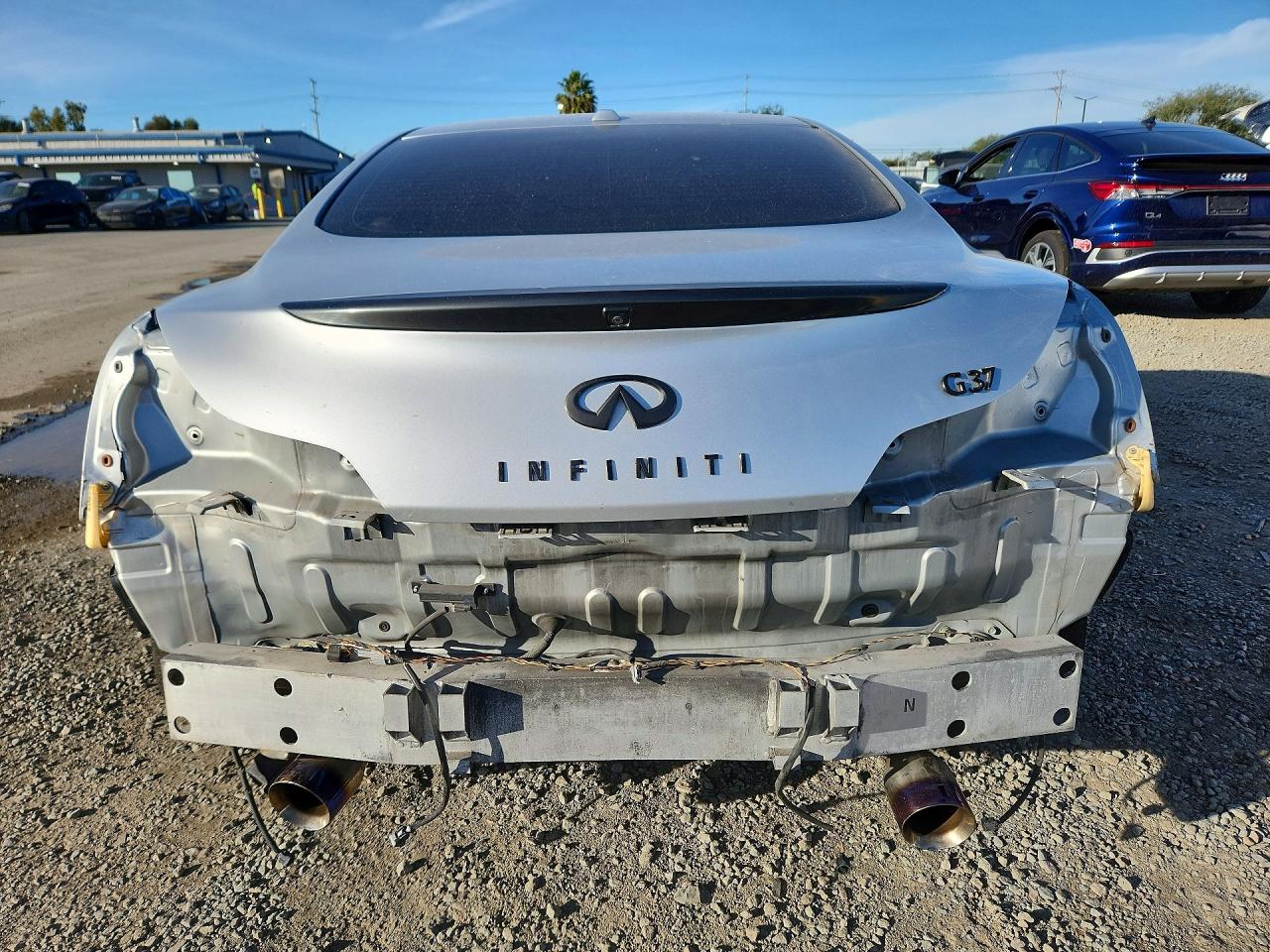 2011 INFINITI G37 BASE photo 11