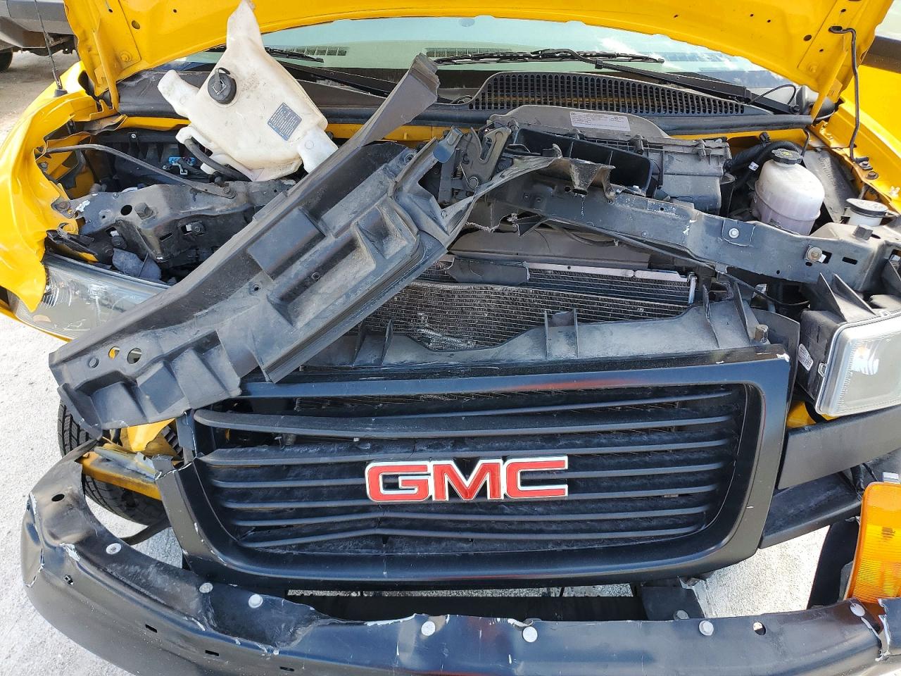 2022 GMC SAVANA BOX TRUCK photo 12