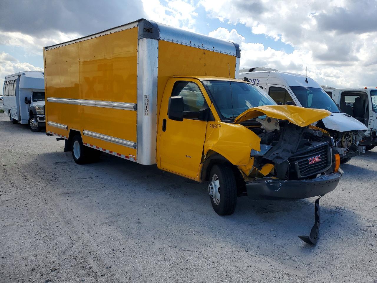 2022 GMC SAVANA BOX TRUCK photo 4