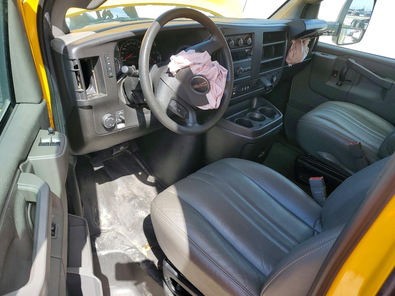 2022 GMC SAVANA BOX TRUCK photo 8