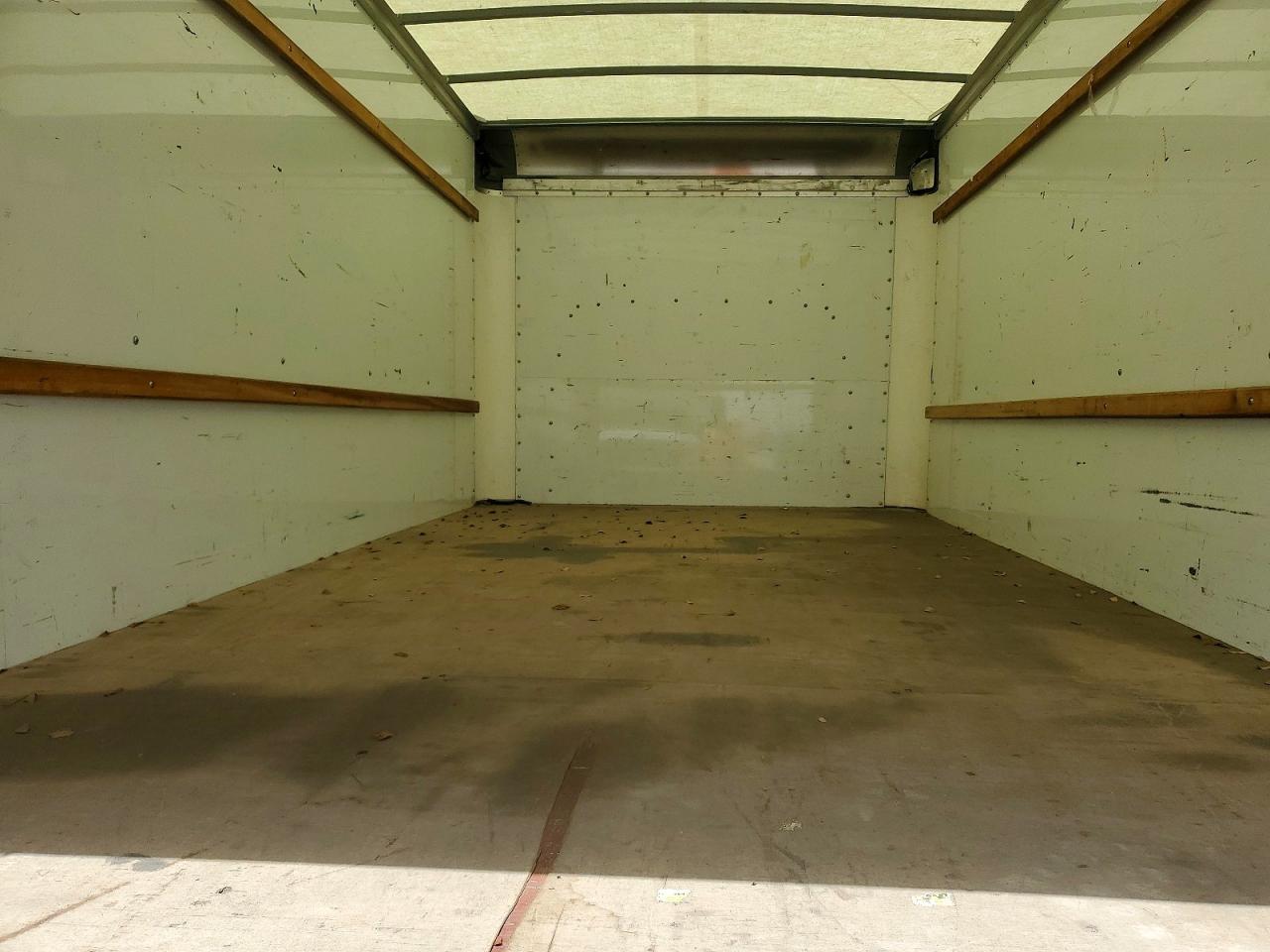 2022 GMC SAVANA BOX TRUCK photo 10