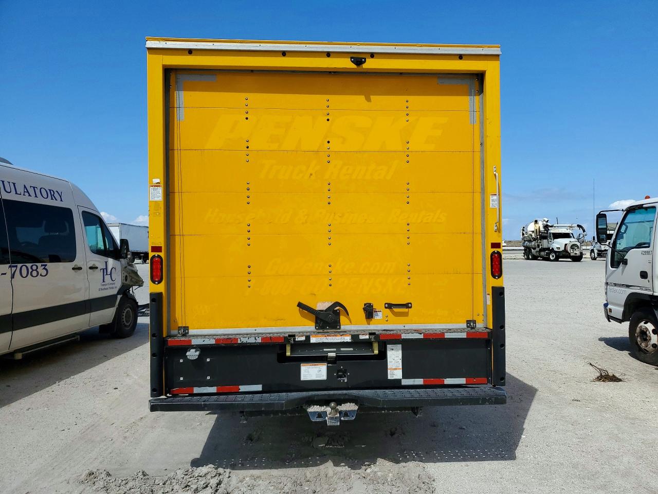 2022 GMC SAVANA BOX TRUCK photo 6