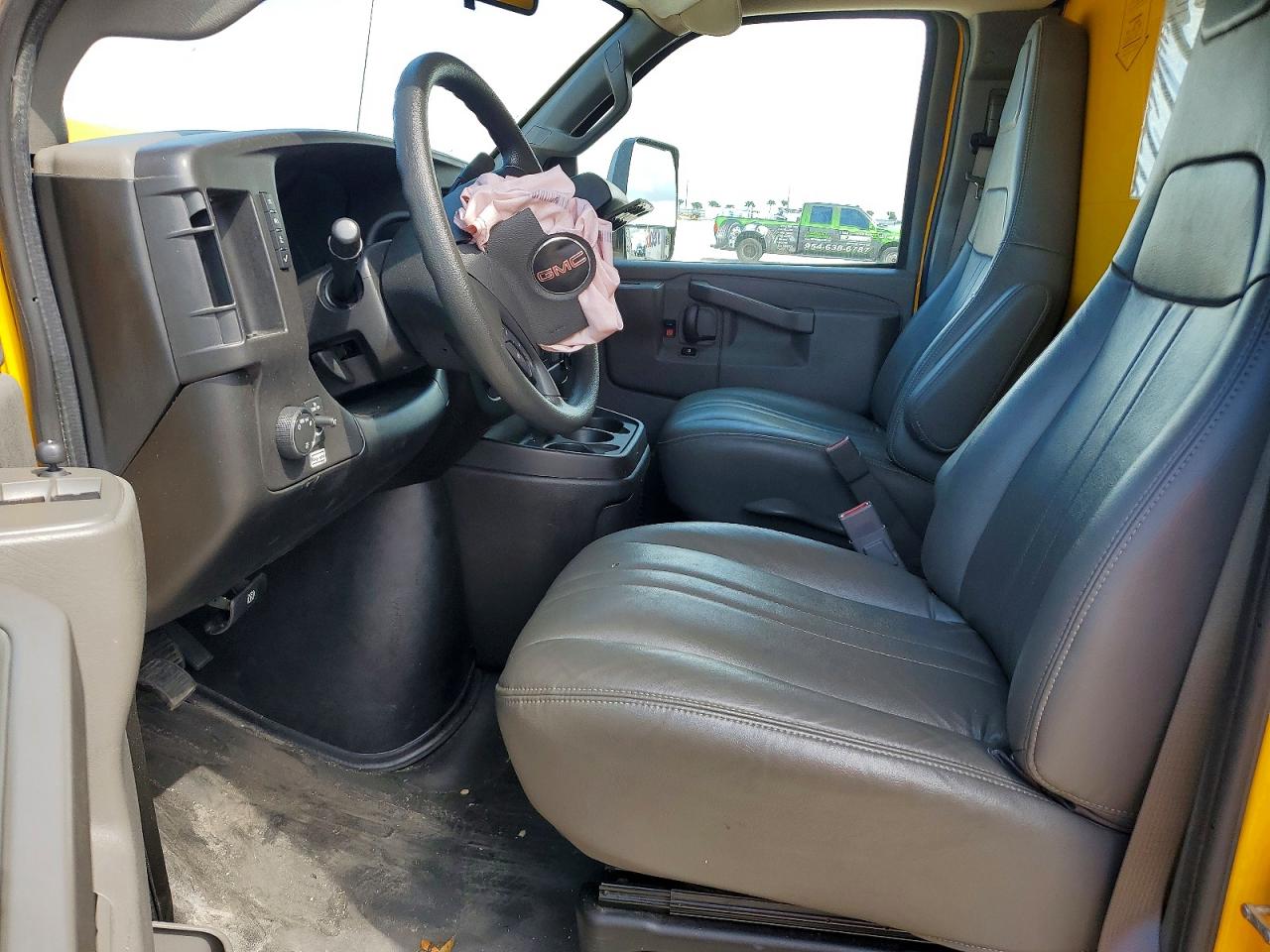 2022 GMC SAVANA BOX TRUCK photo 7