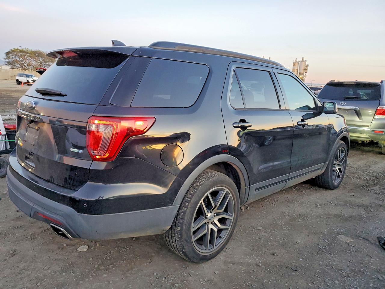 2017 FORD EXPLORER photo 5