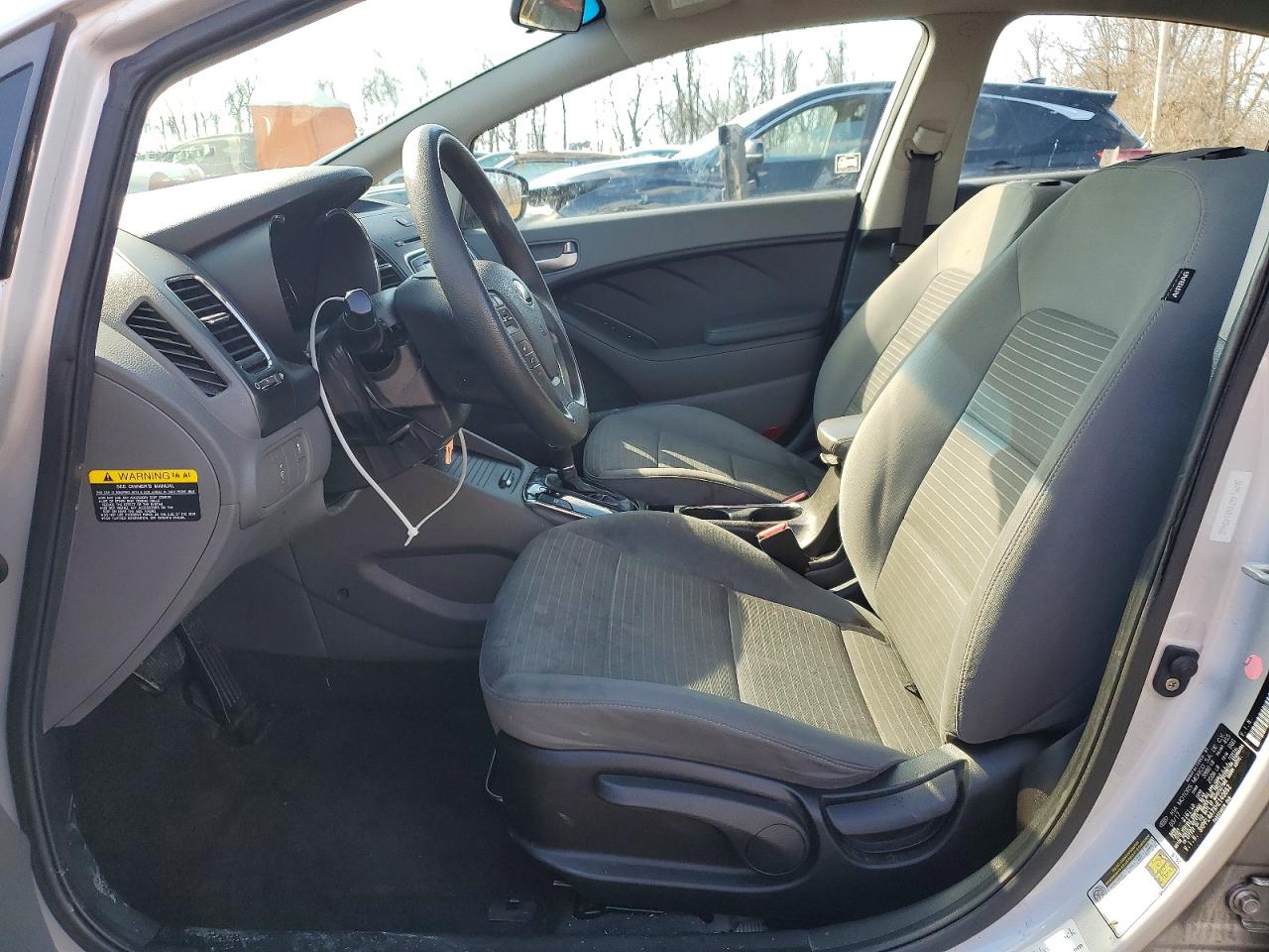 2017 KIA FORTE LX photo 13