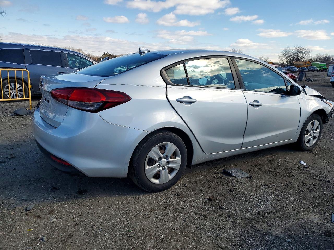2017 KIA FORTE LX photo 5