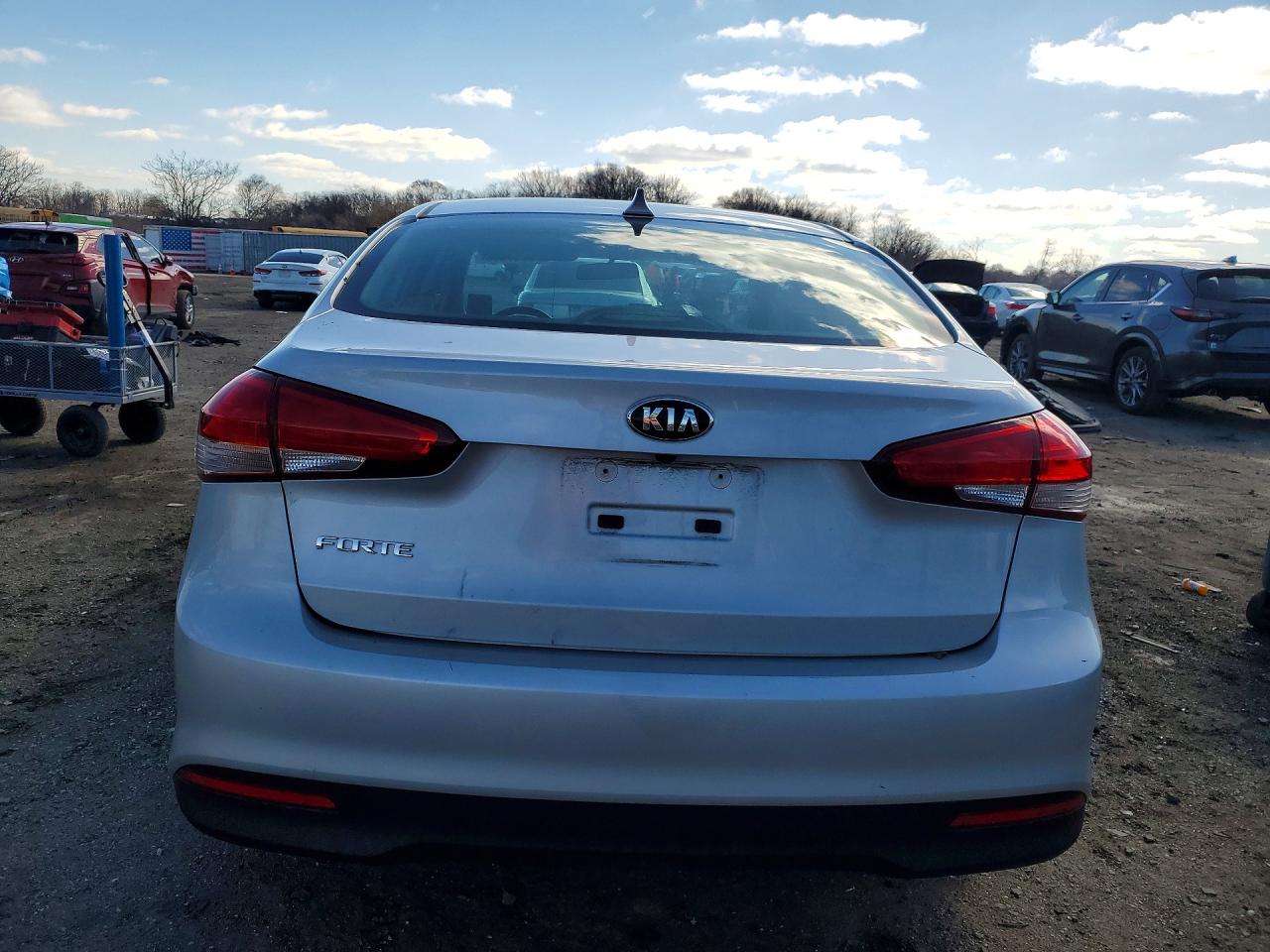 2017 KIA FORTE LX photo 11