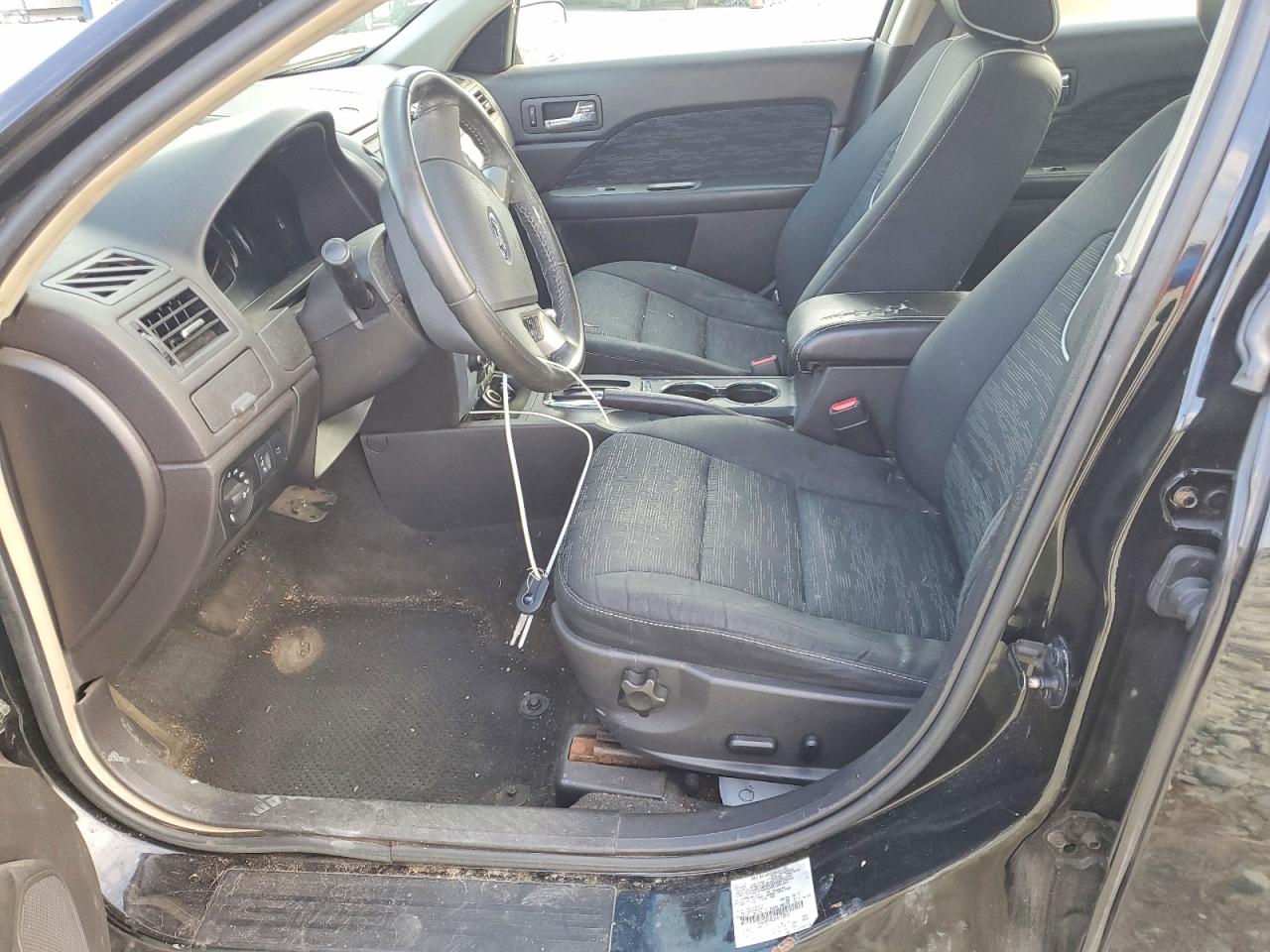 2011 FORD FUSION SE photo 13