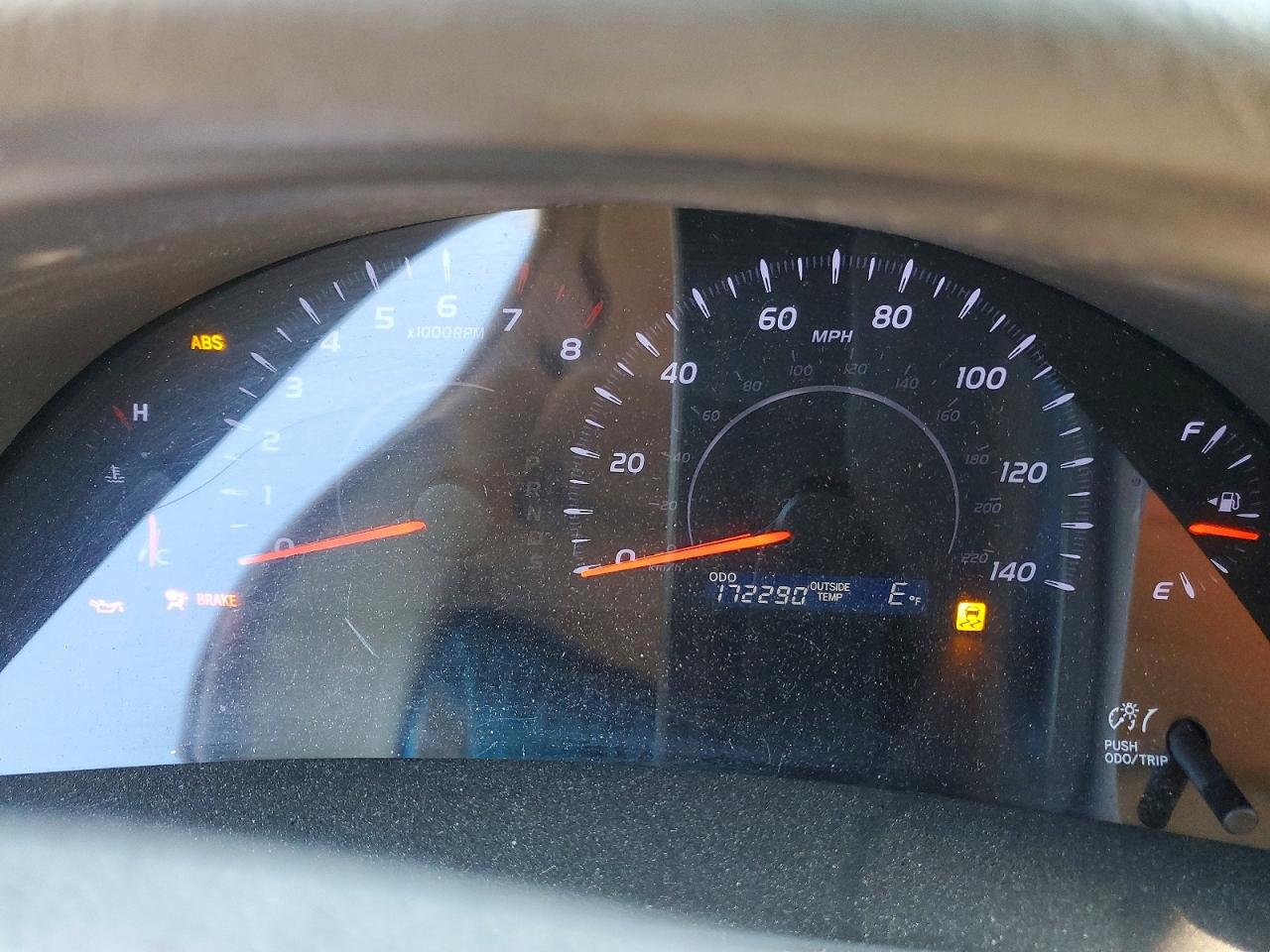 2010 TOYOTA CAMRY LE photo 25