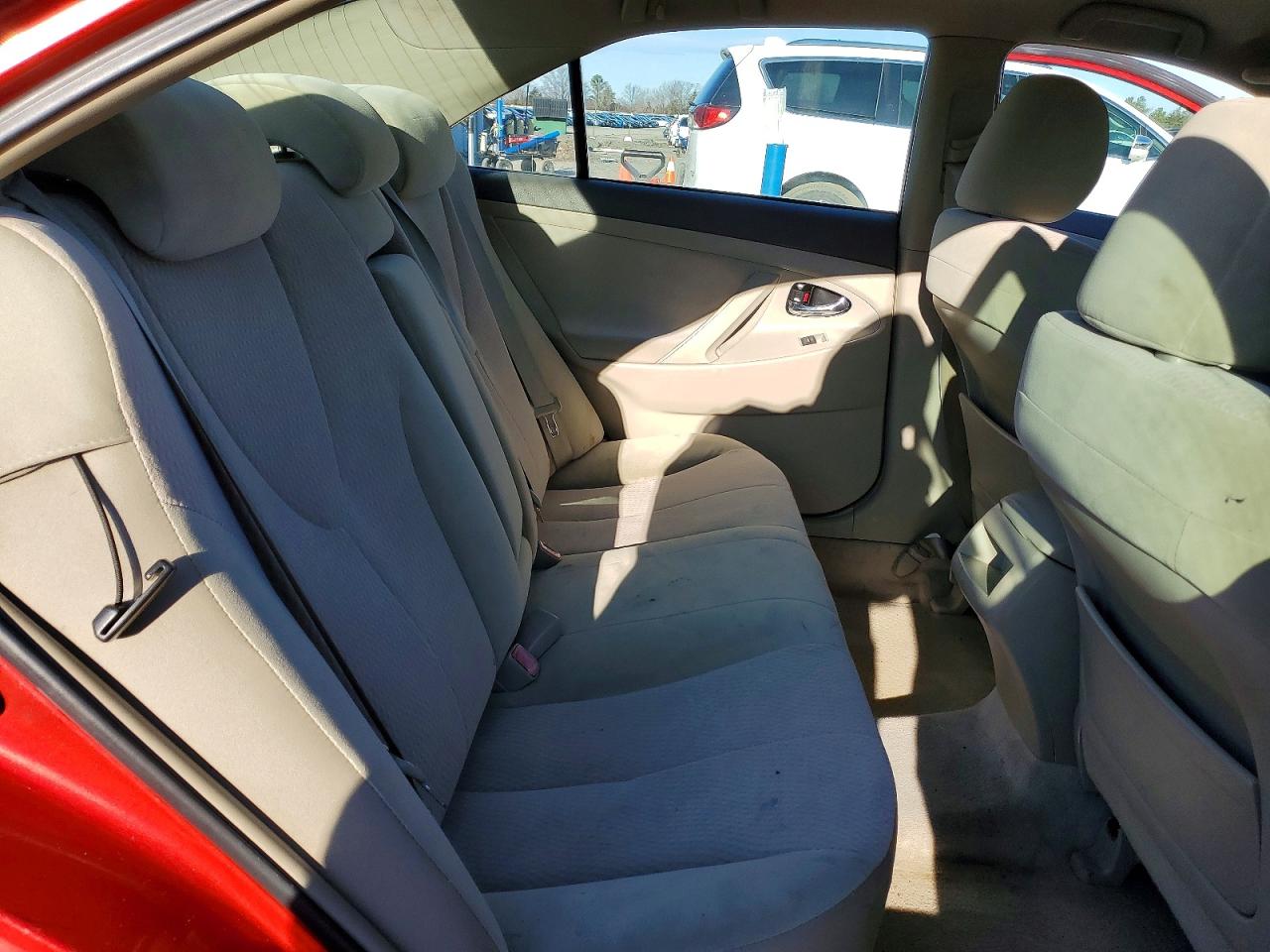 2010 TOYOTA CAMRY LE photo 28