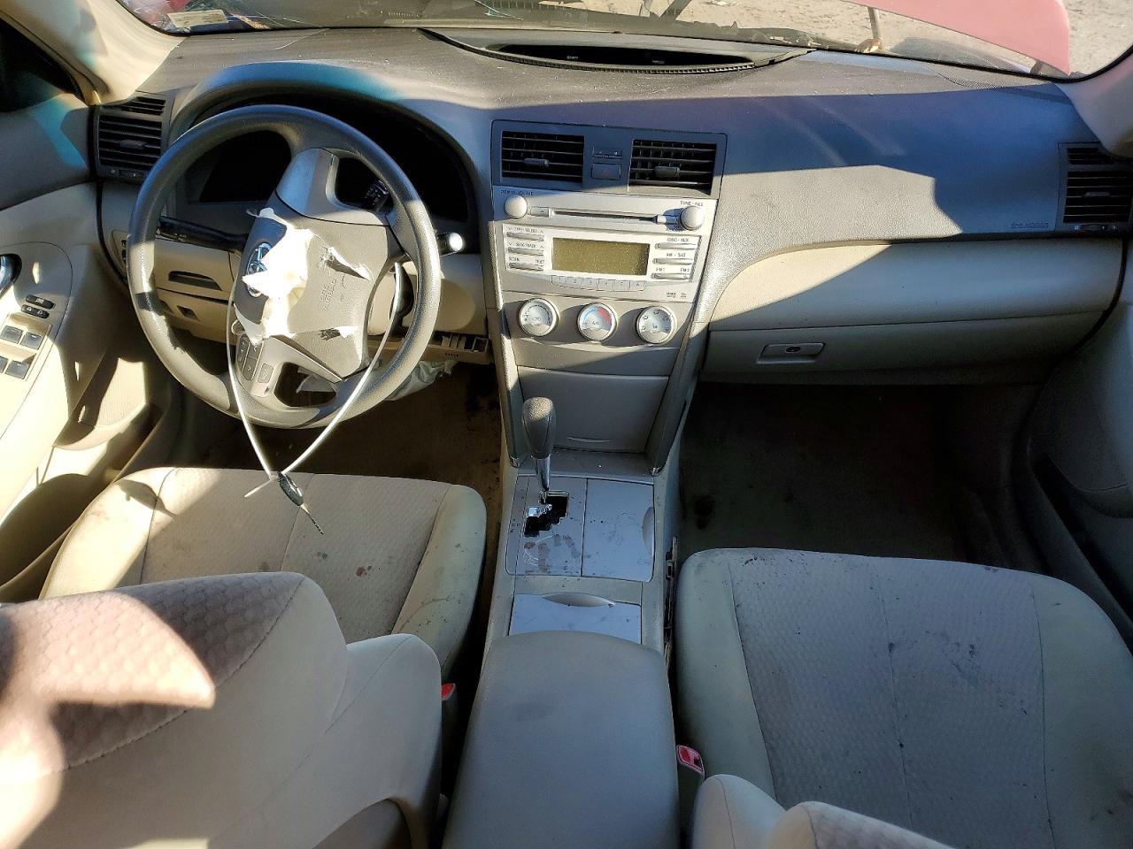 2010 TOYOTA CAMRY LE photo 22