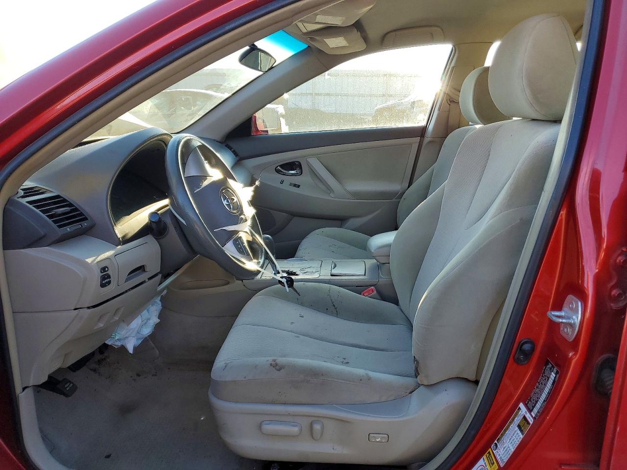 2010 TOYOTA CAMRY LE photo 19