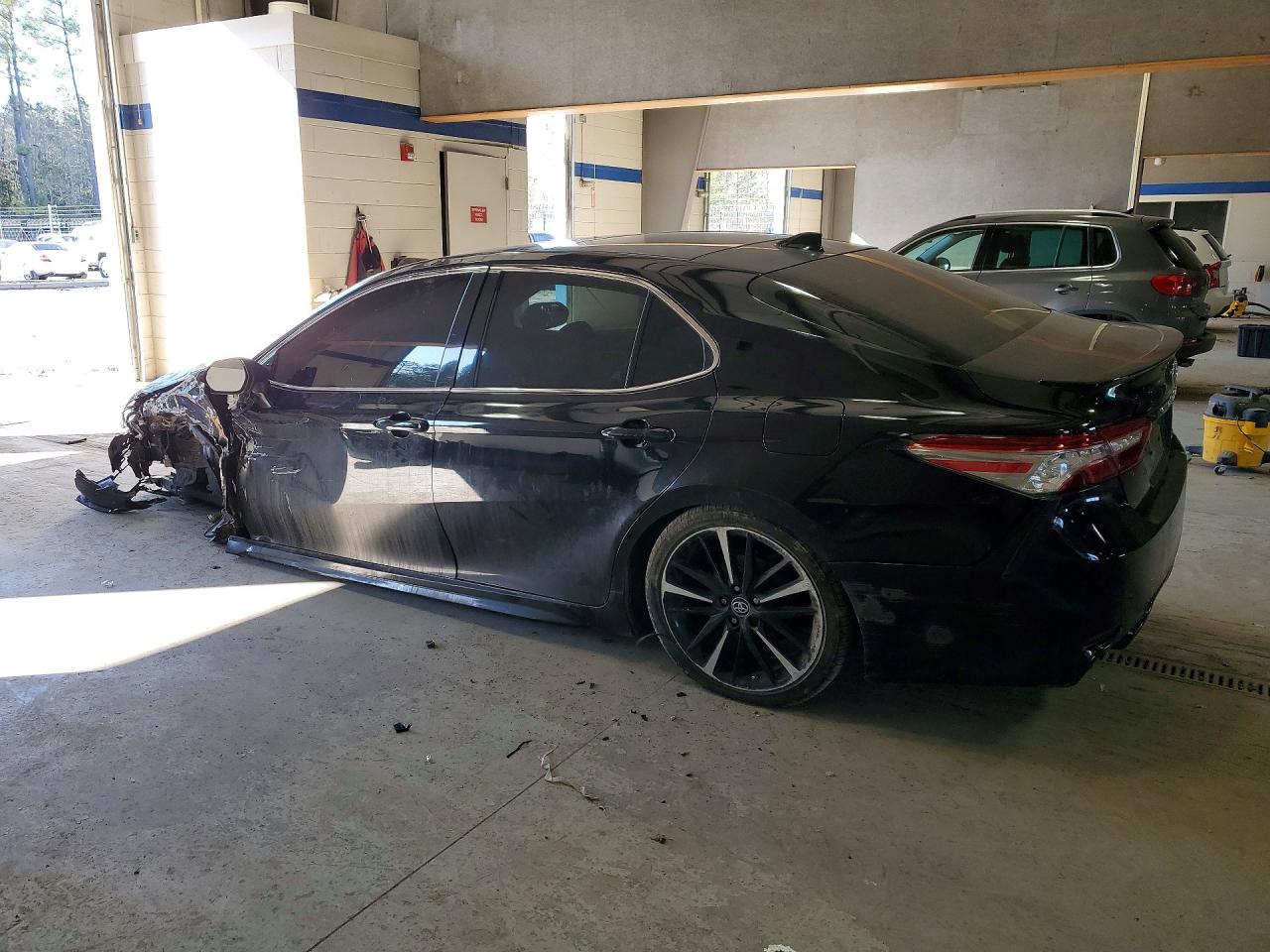 2019 TOYOTA CAMRY XSE photo 3