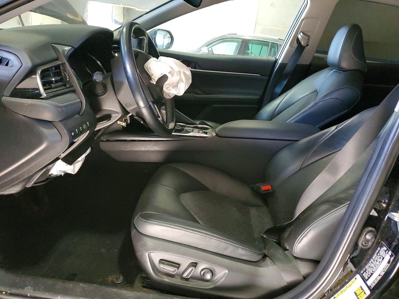 2019 TOYOTA CAMRY XSE photo 13