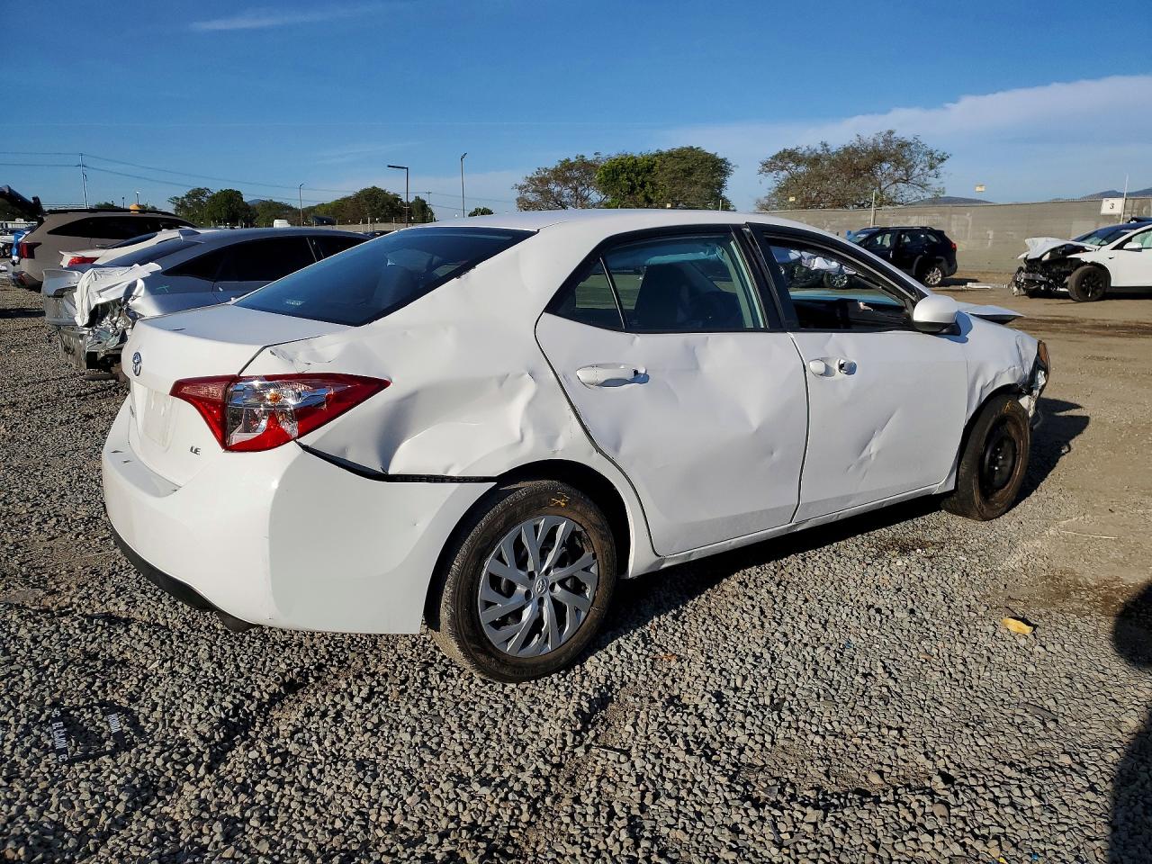 2017 TOYOTA COROLLA LE photo 5