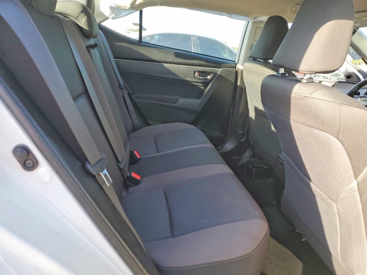 2017 TOYOTA COROLLA LE photo 19
