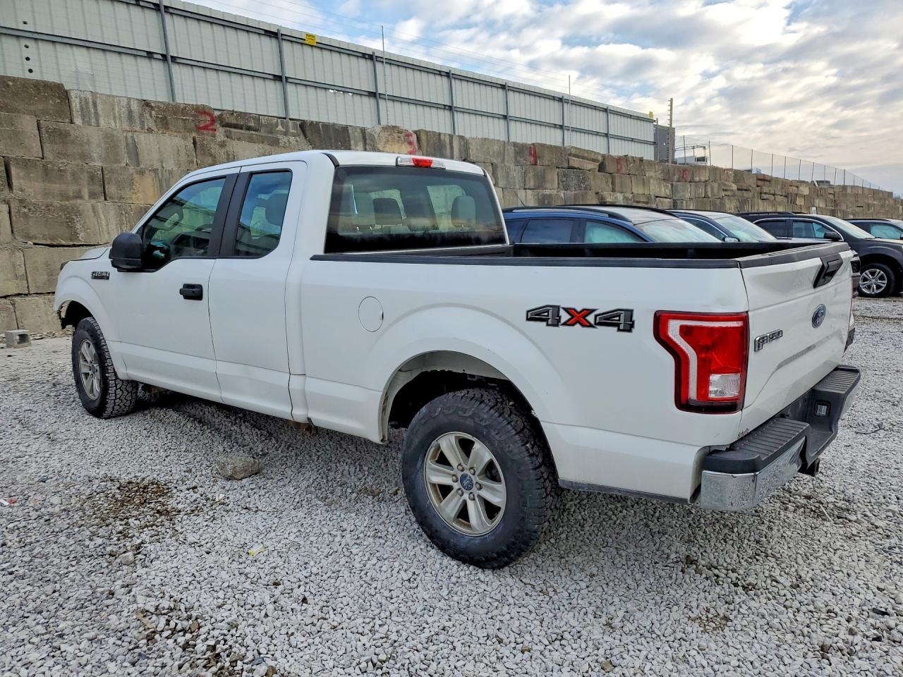 2017 FORD F150 SUPER CAB photo 2