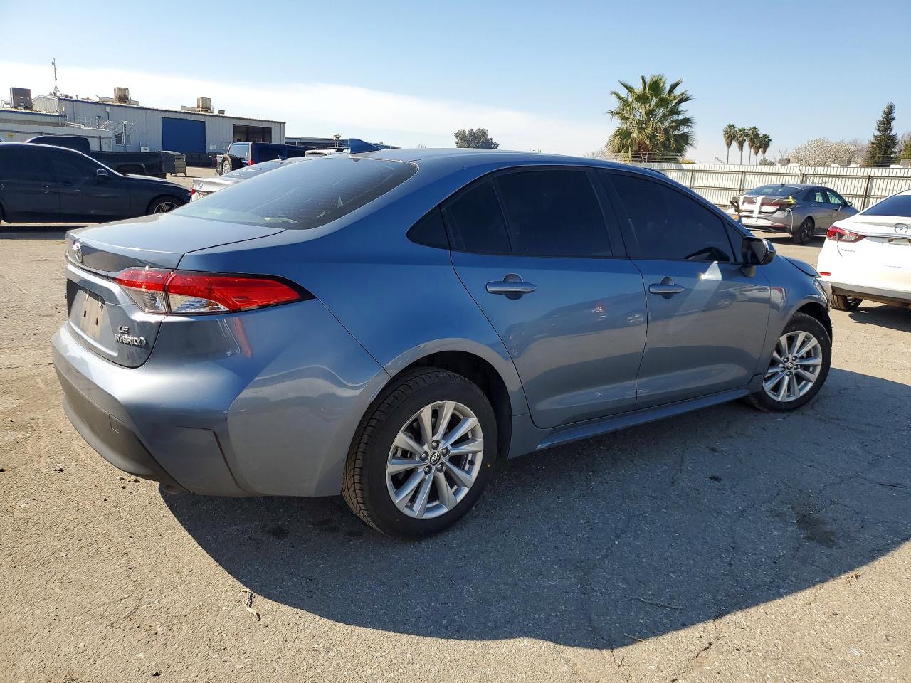 2024 TOYOTA COROLLA LE photo 3