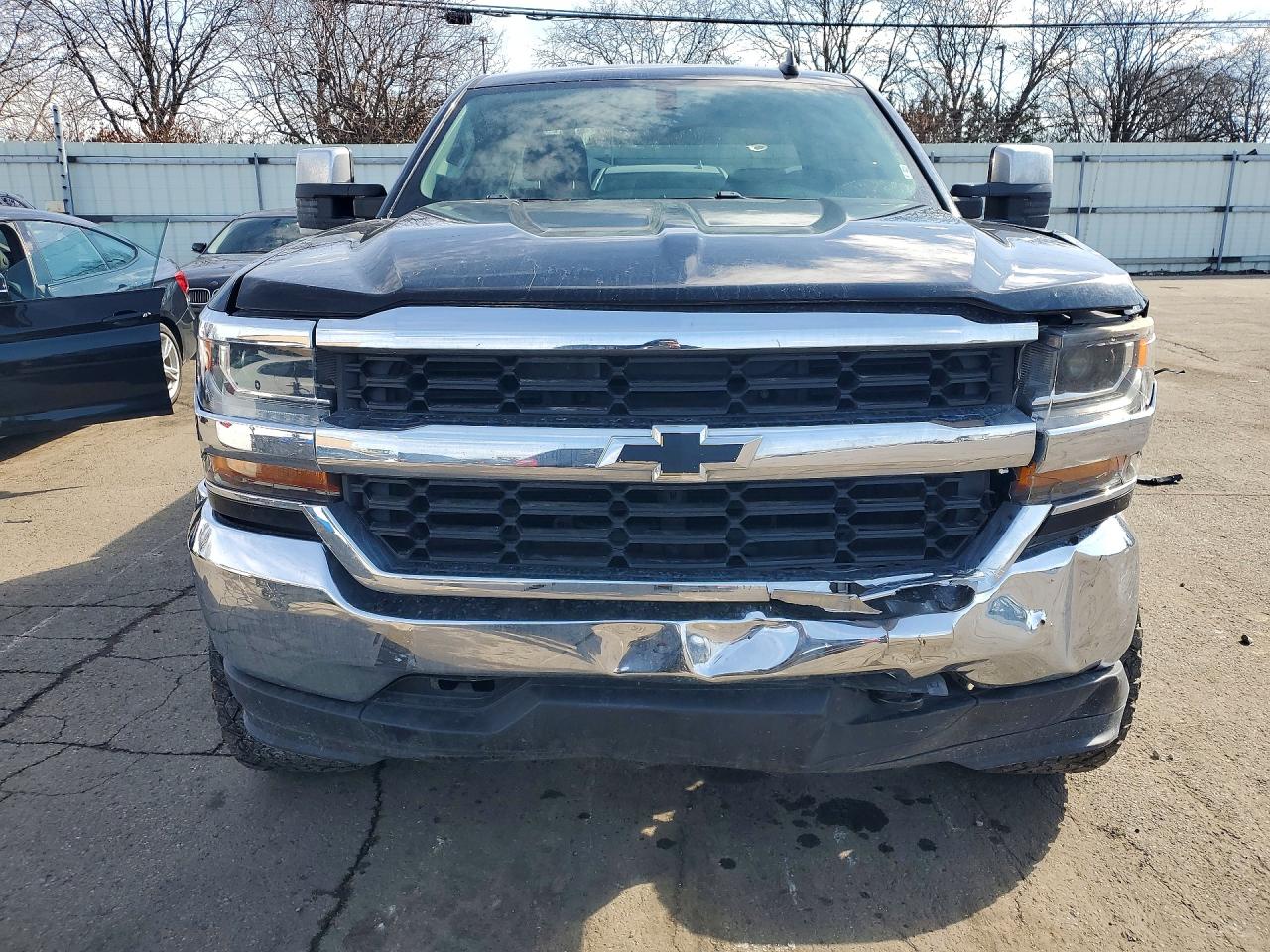2018 CHEVROLET SILVERADO K1500 LT photo 9