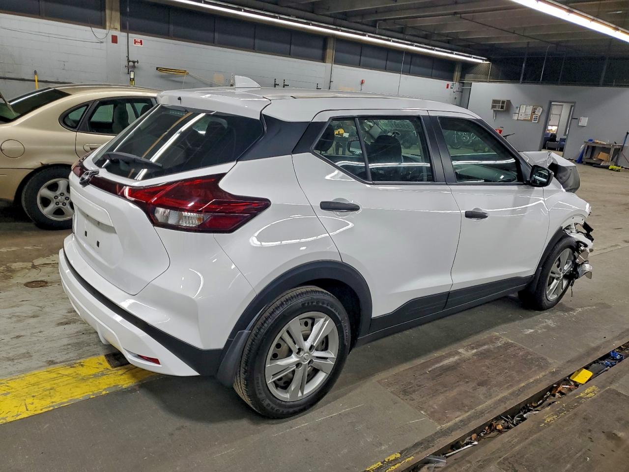 2023 NISSAN KICKS S photo 5