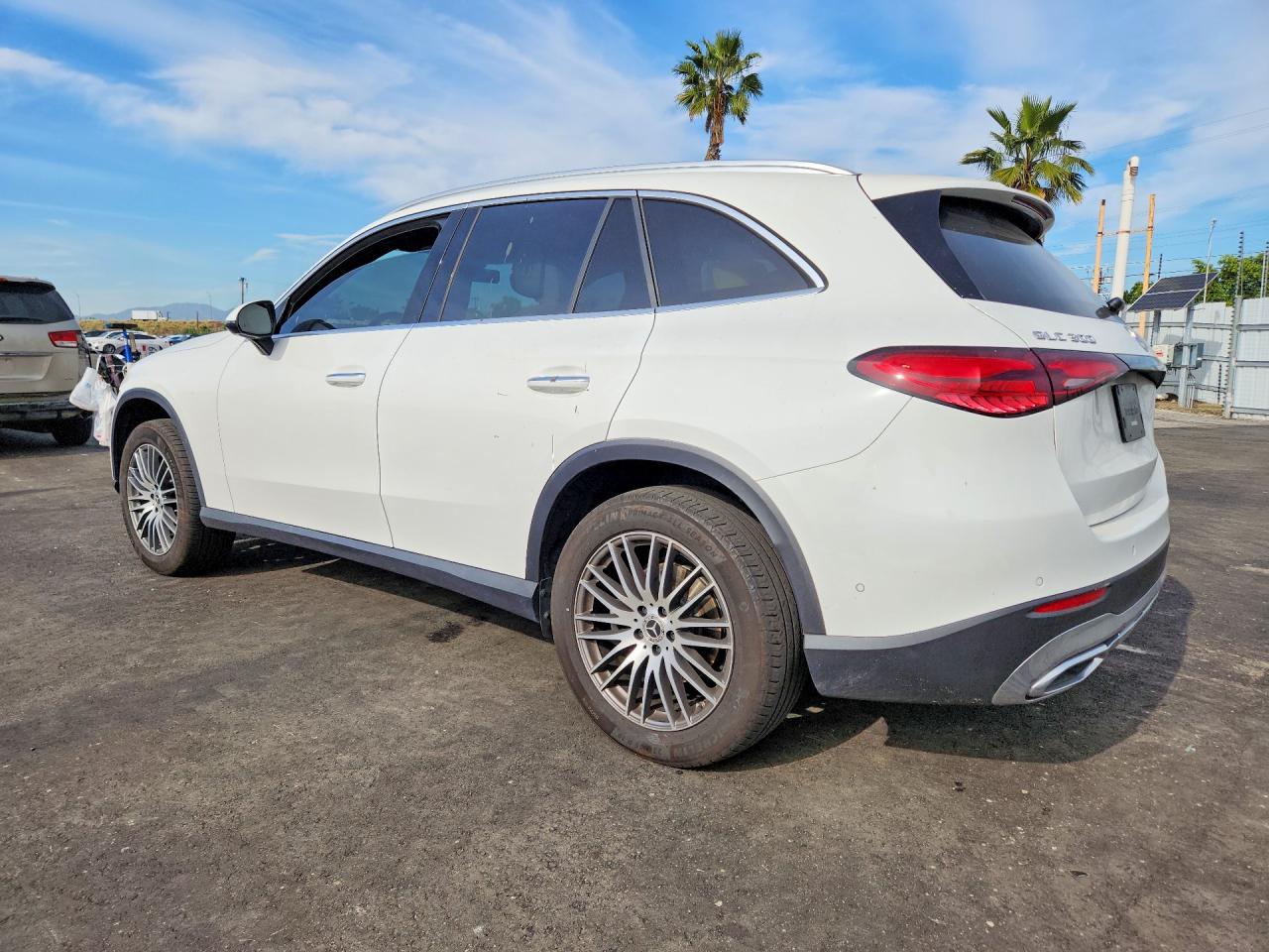 2025 MERCEDES-BENZ GLC 300 photo 3
