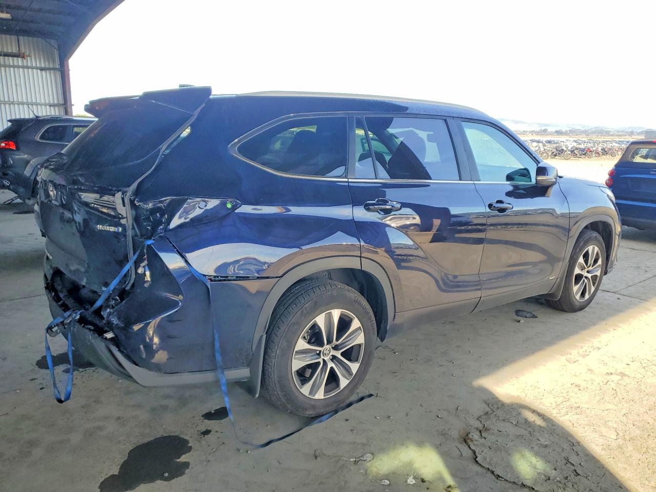 2024 TOYOTA HIGHLANDER HYBRID XLE photo 3