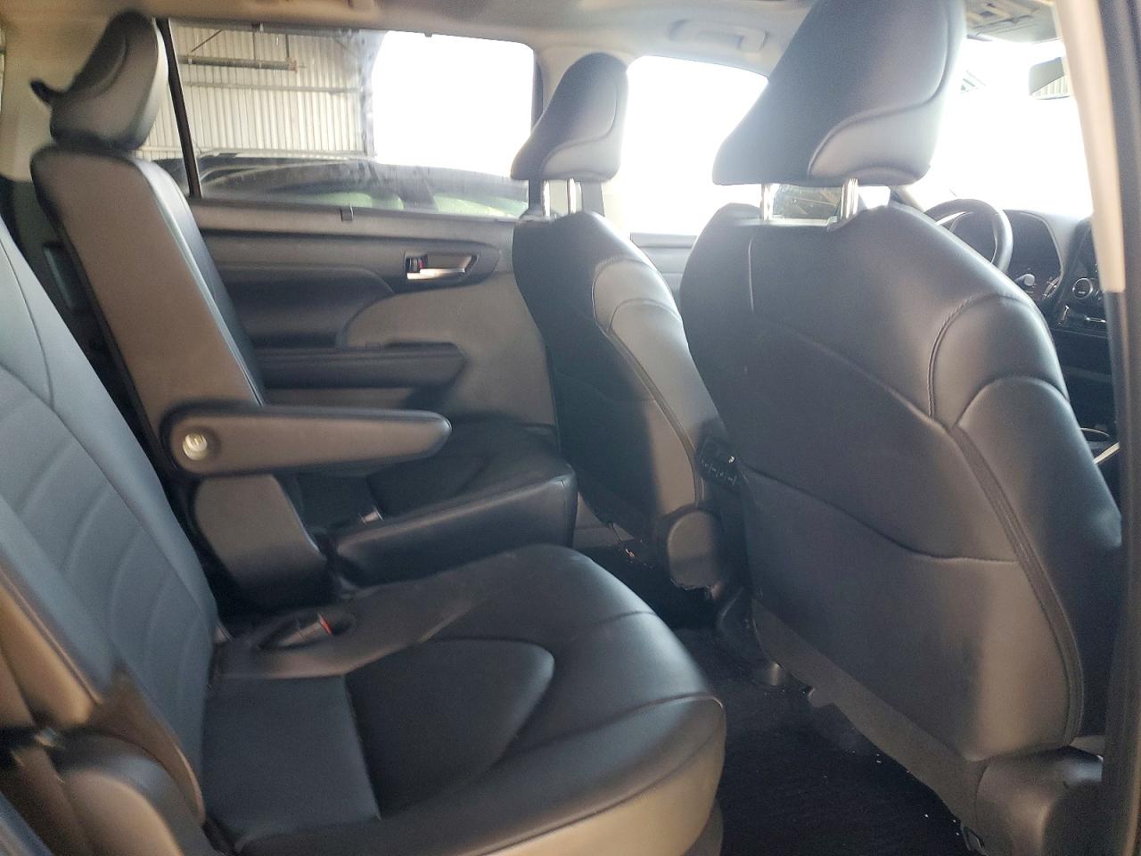 2024 TOYOTA HIGHLANDER HYBRID XLE photo 11